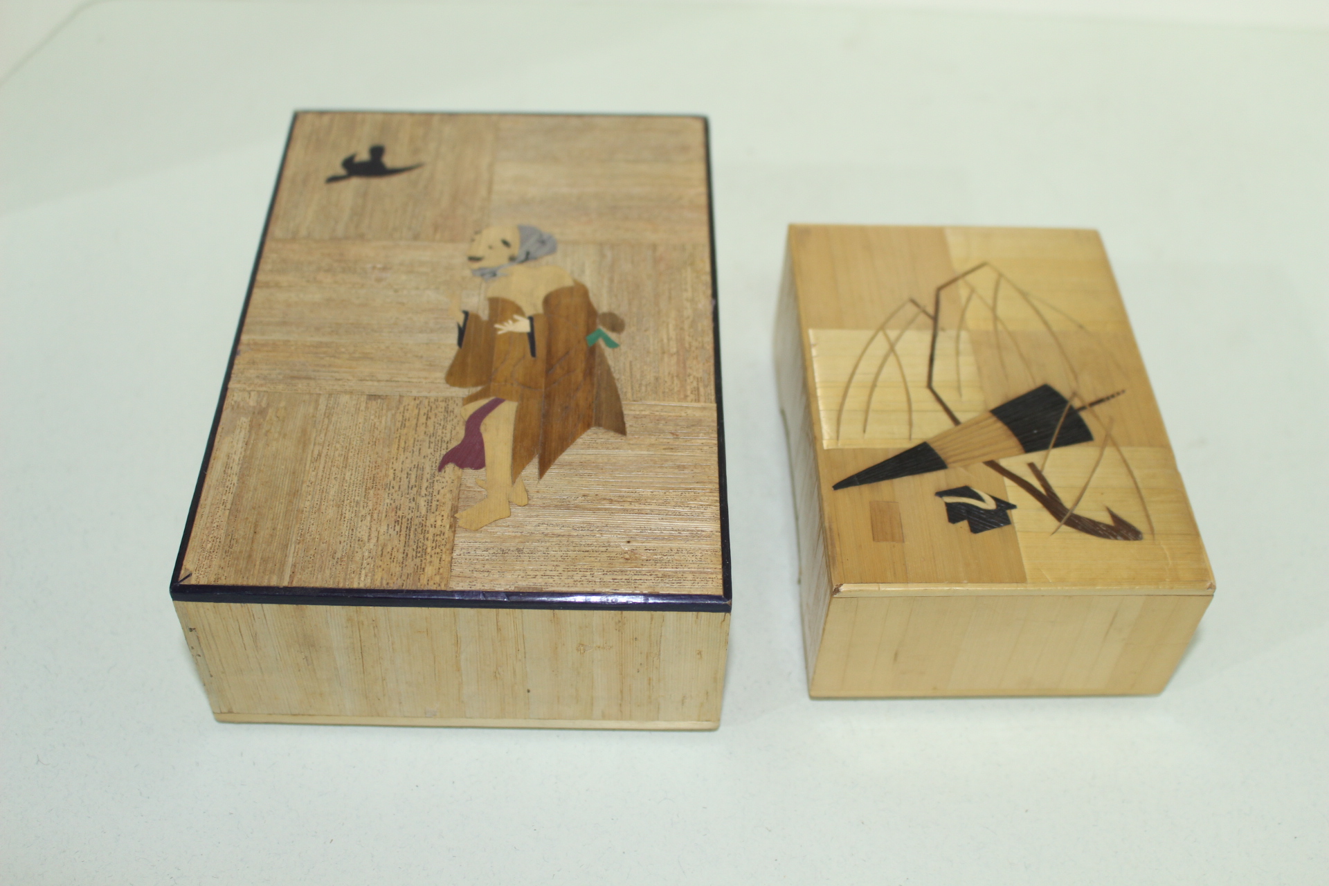 나무에 인물화문이 조각된 합 2점