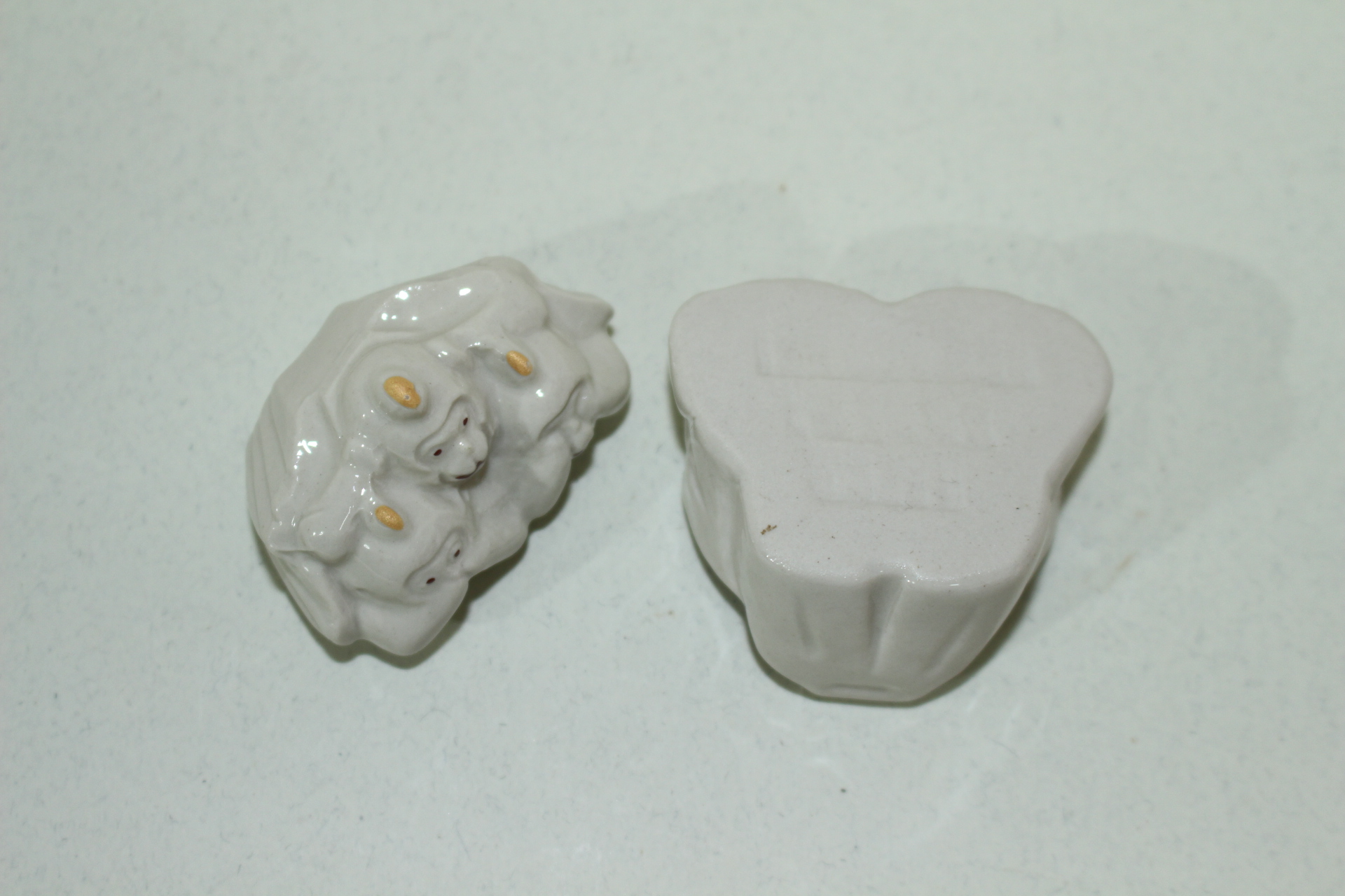 백자 원숭이 향합