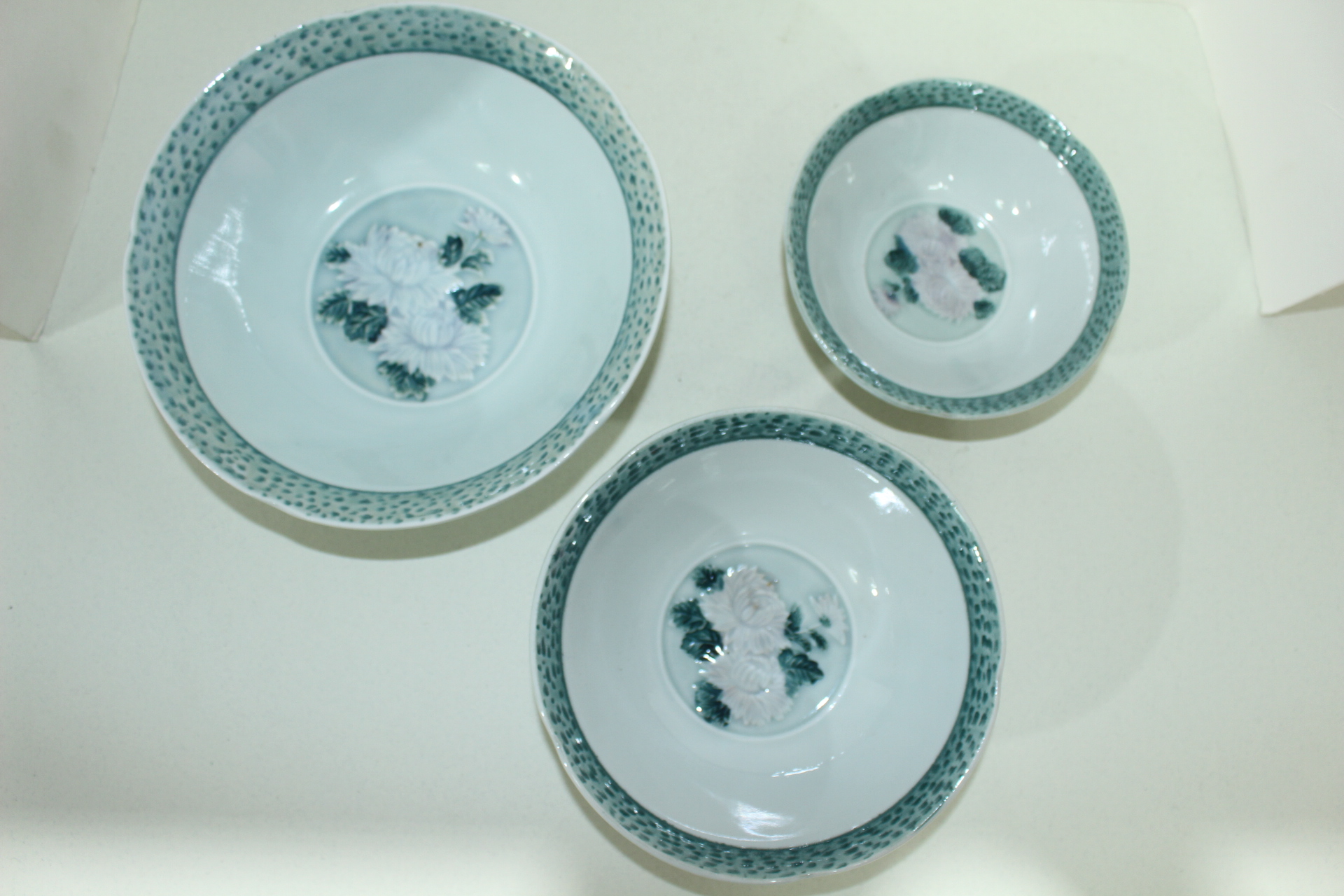 연대가좋은 청화백자 양각화문 완 3점셋트