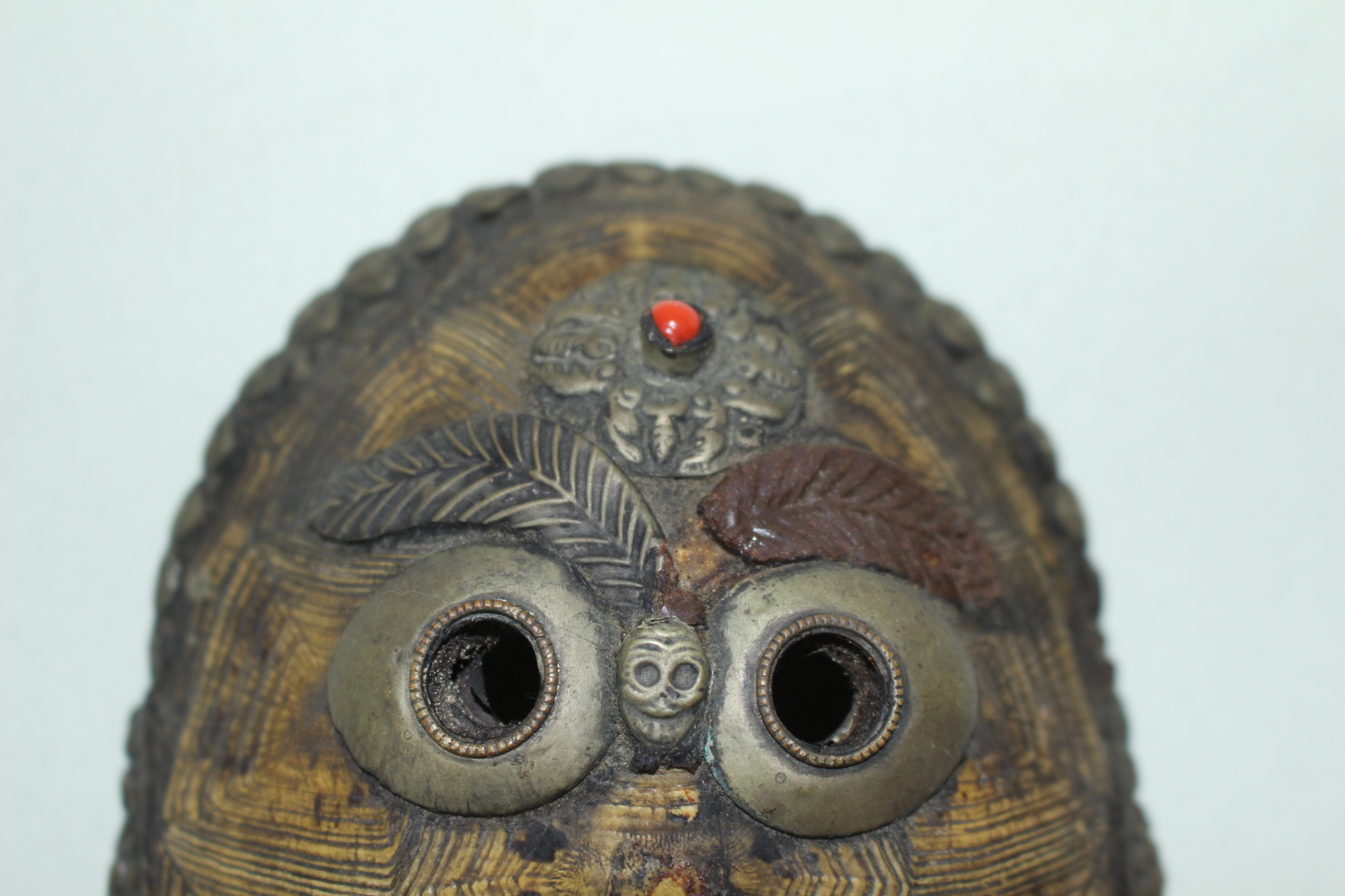 골동 거북이 등껍질에 백동으로된 탈