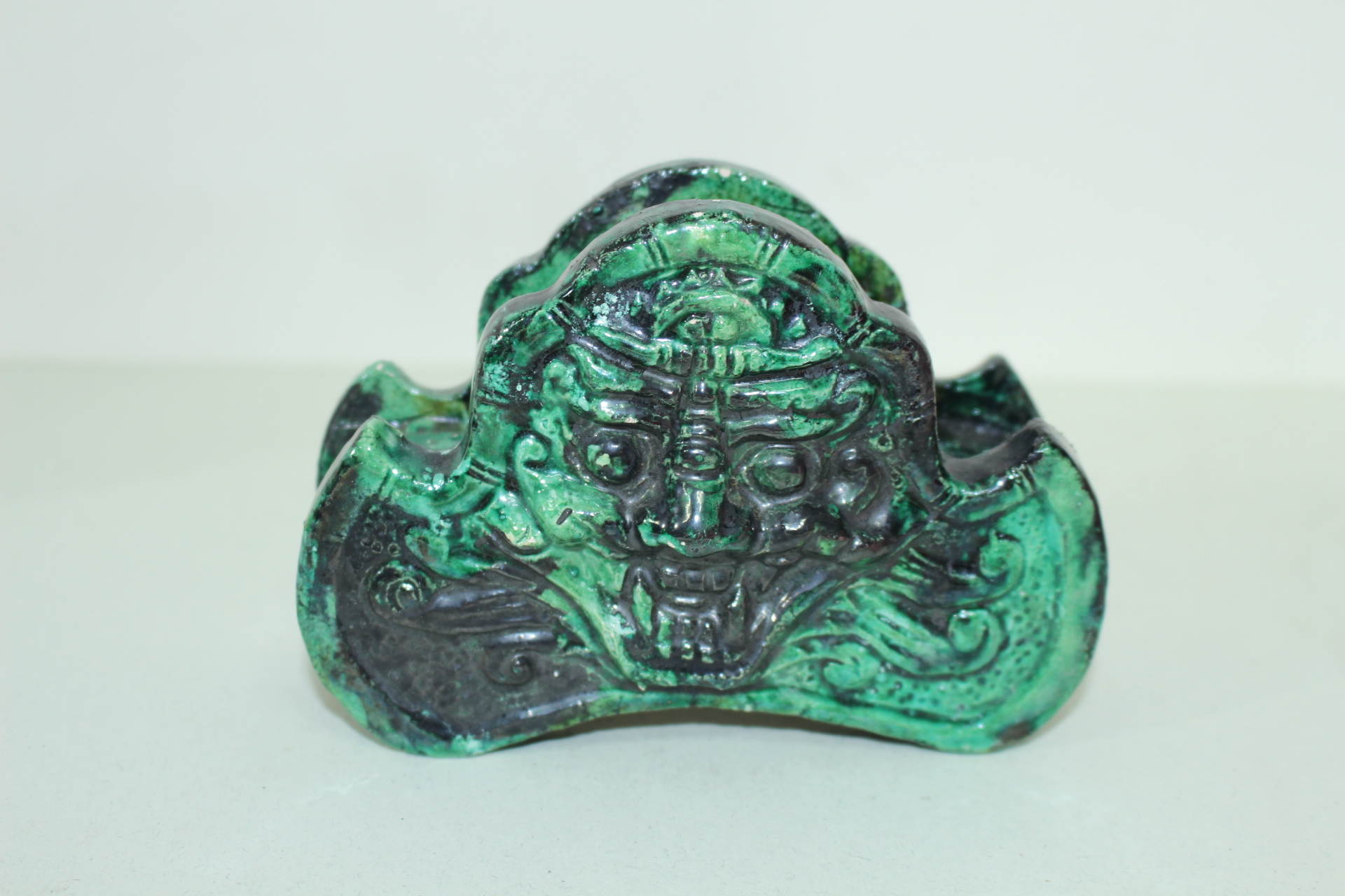 라꾸청자 양각귀면 차도구 작품