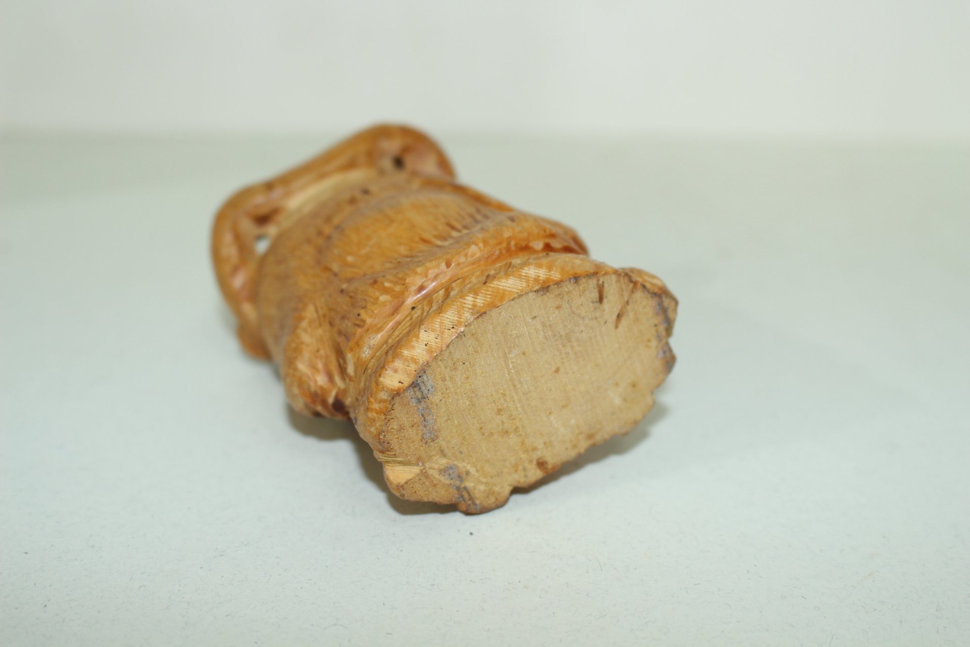 원목나무에 복신 조각상