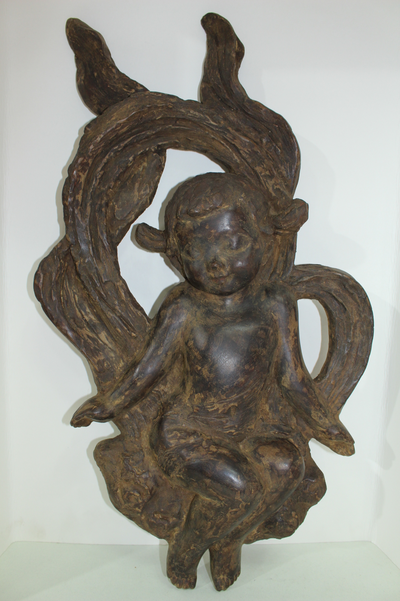 작가의 작품인 아기천사 부조조각