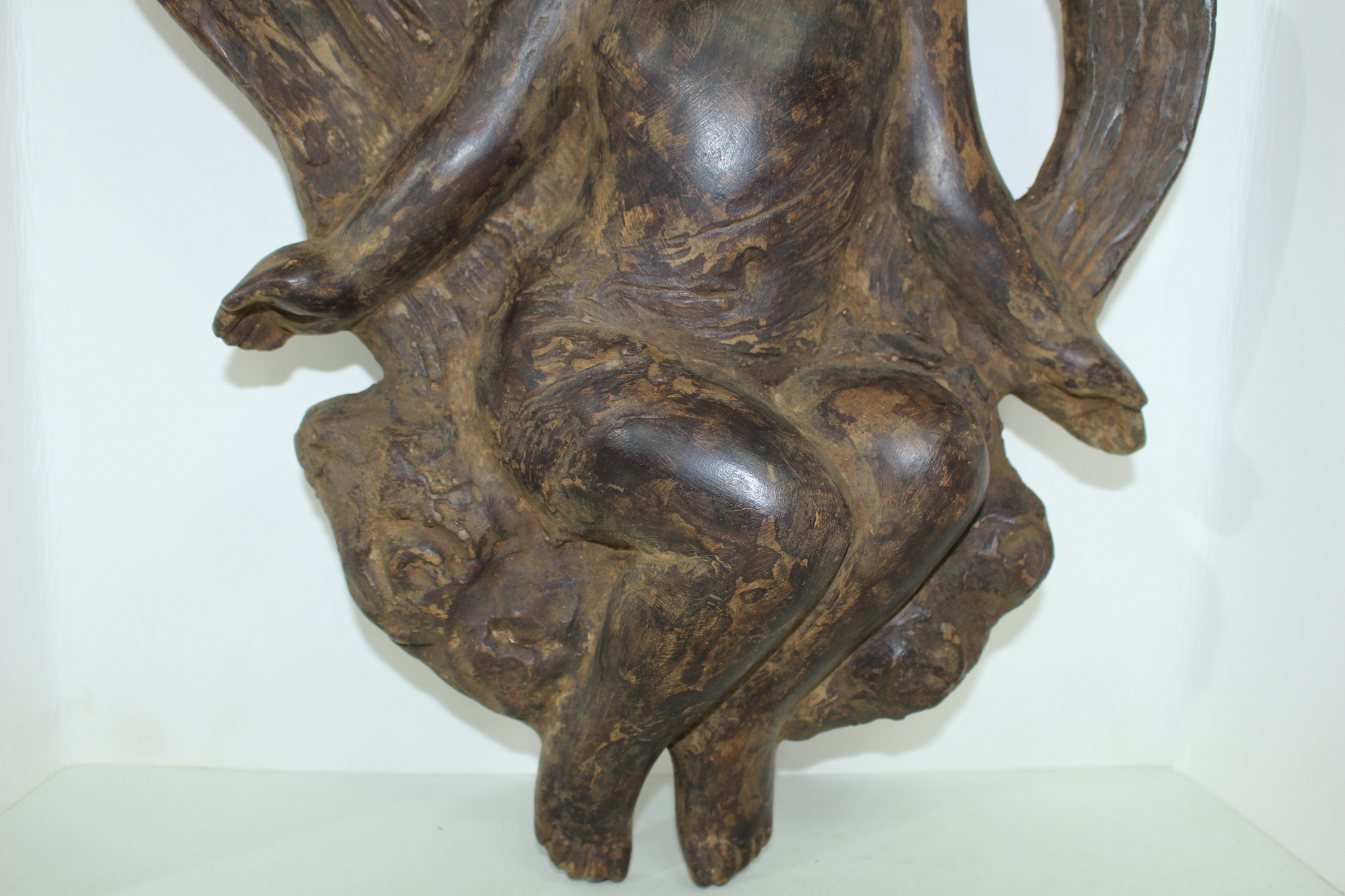 작가의 작품인 아기천사 부조조각