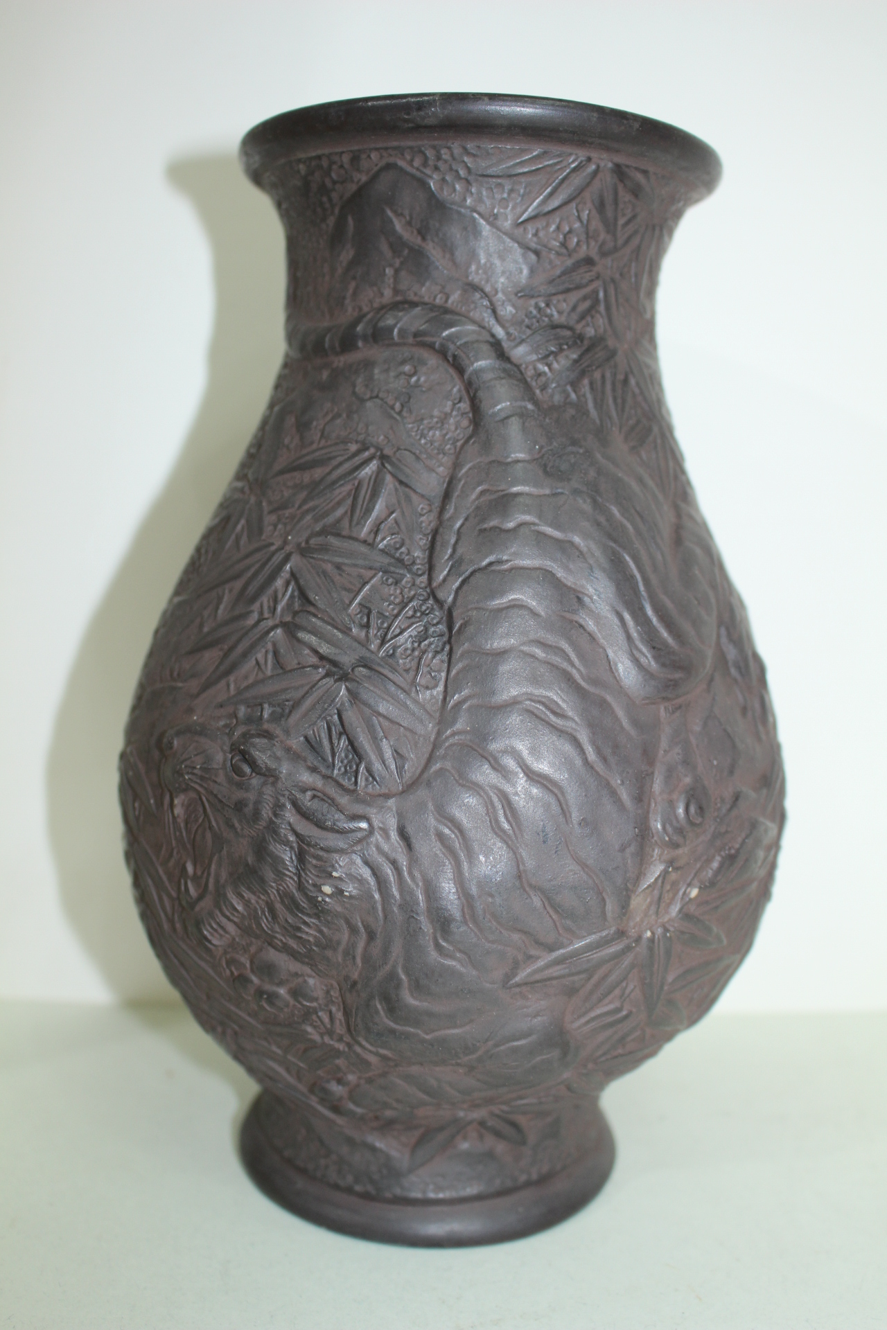 연대가좋은 청자양각 호랑이 호