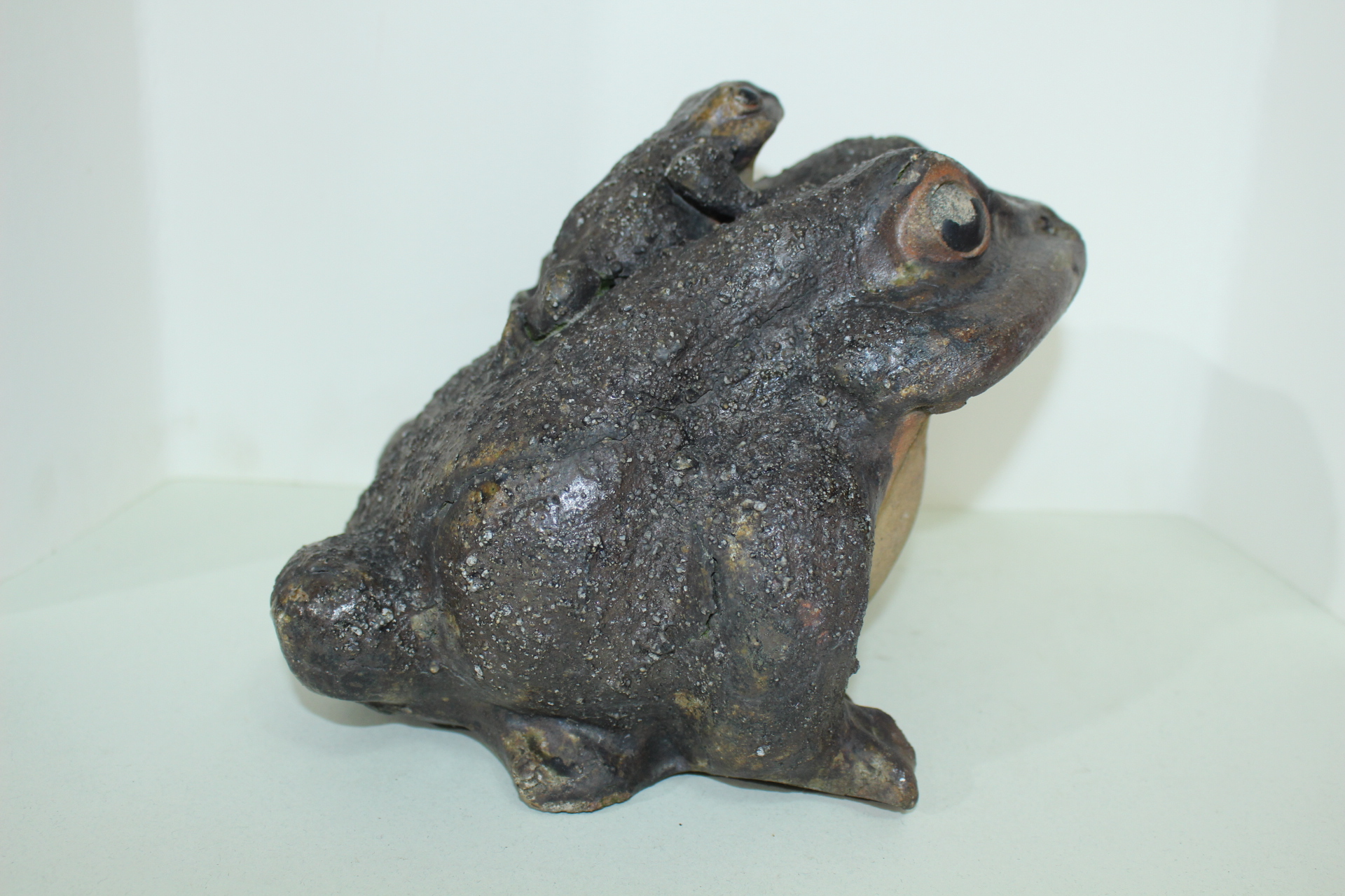 연대가좋은 청자 두꺼비 조각상