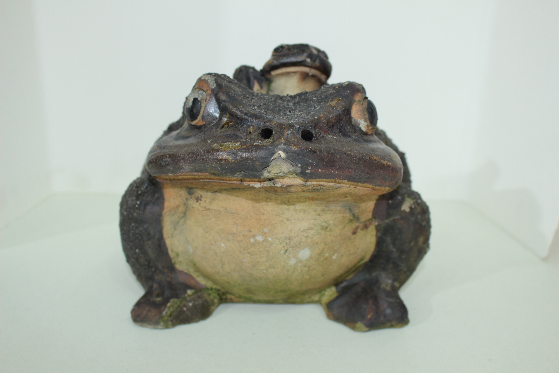 연대가좋은 청자 두꺼비 조각상