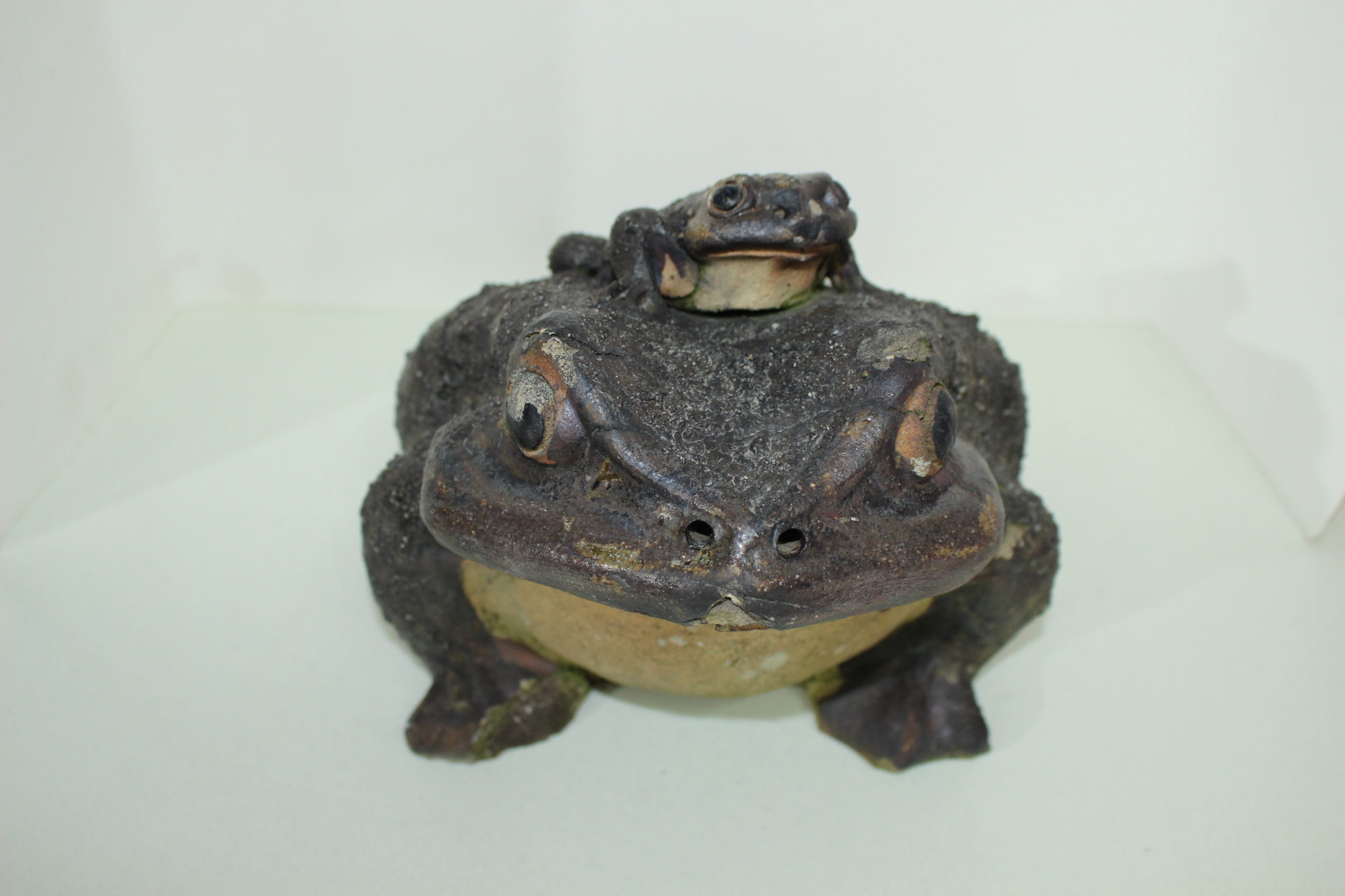 연대가좋은 청자 두꺼비 조각상