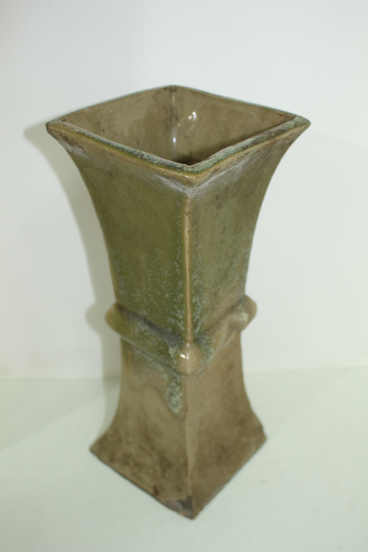 연대가좋은 청자 사각호