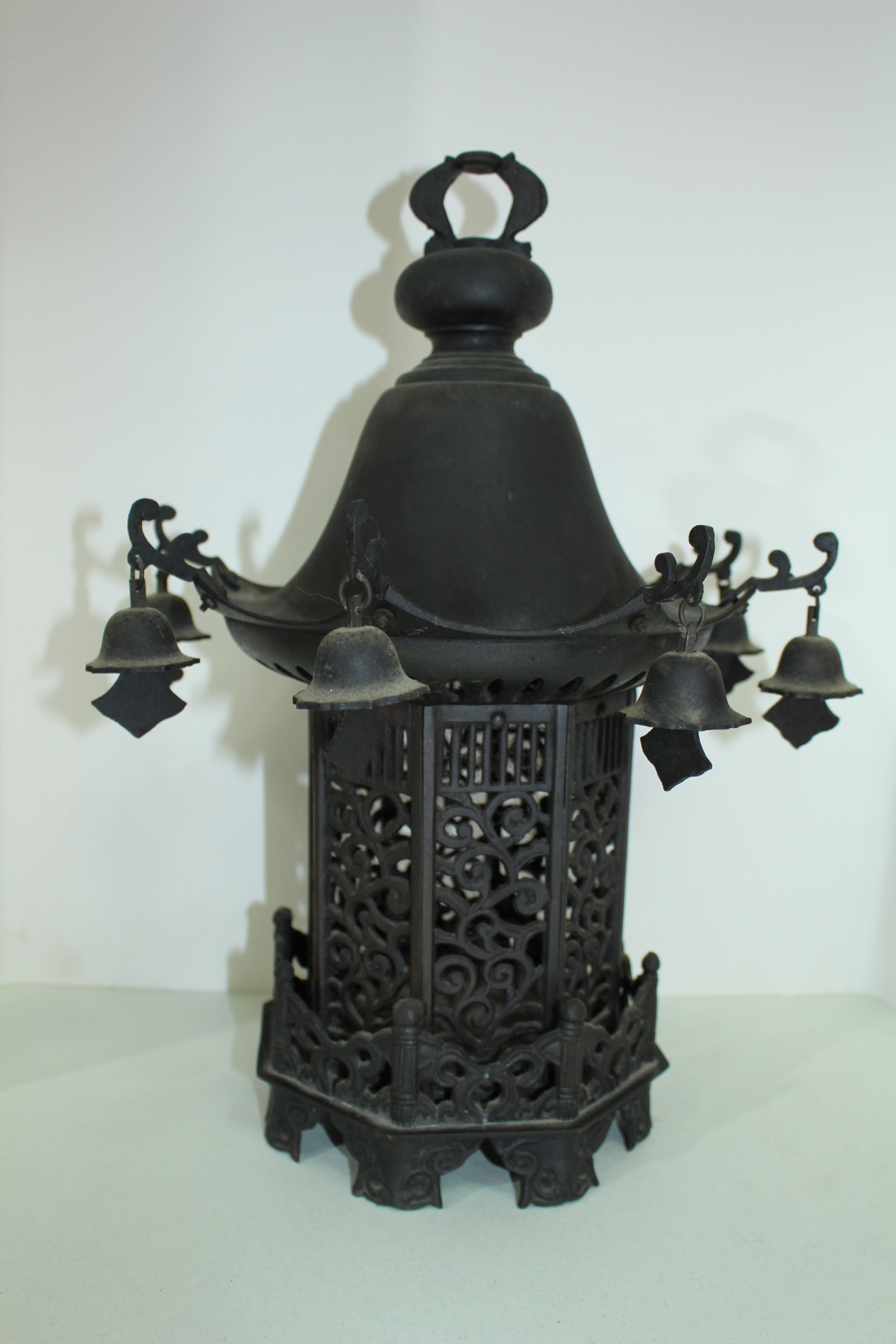 골동-묵직한 청동으로된 등