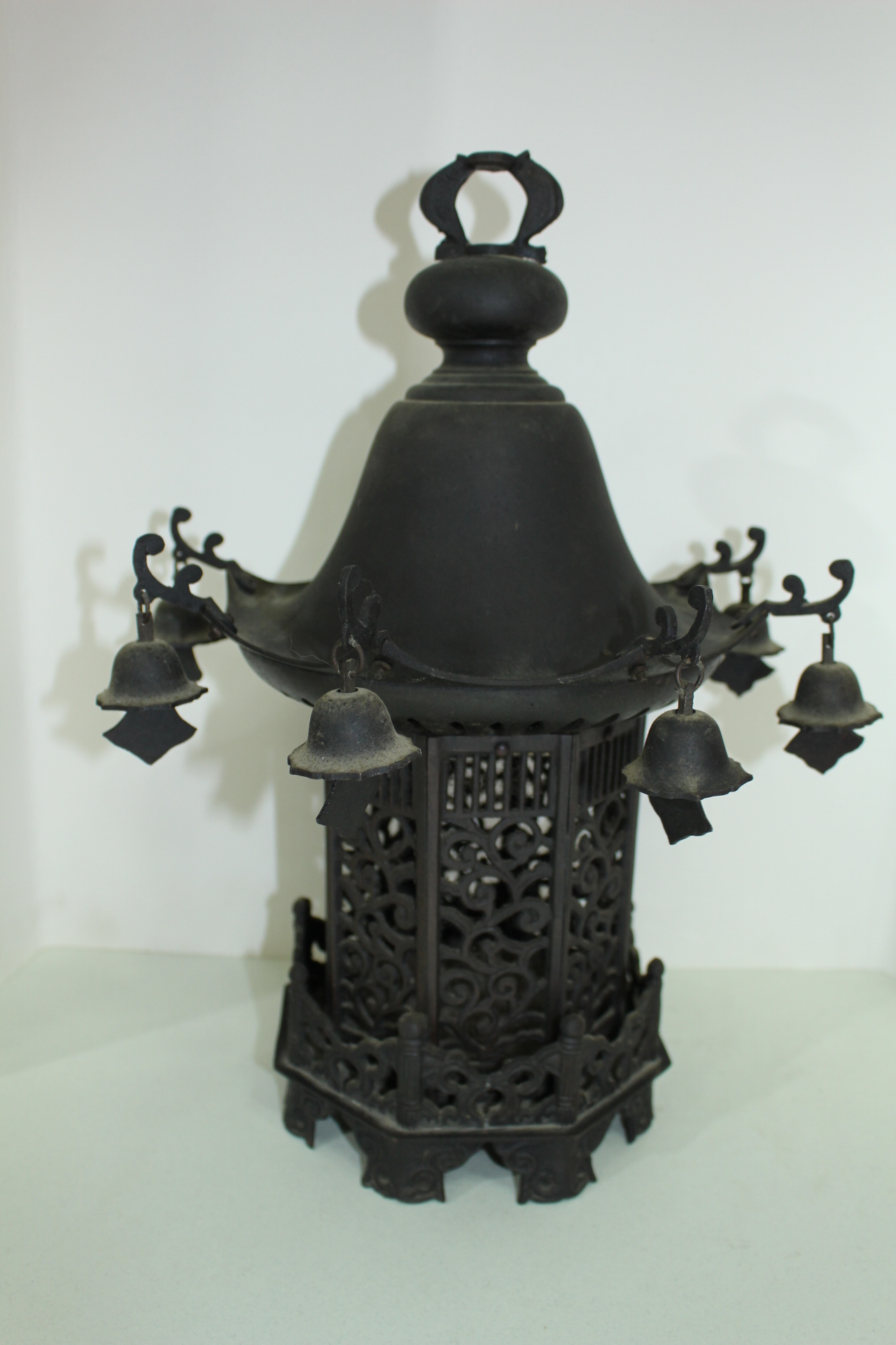 골동-묵직한 청동으로된 등