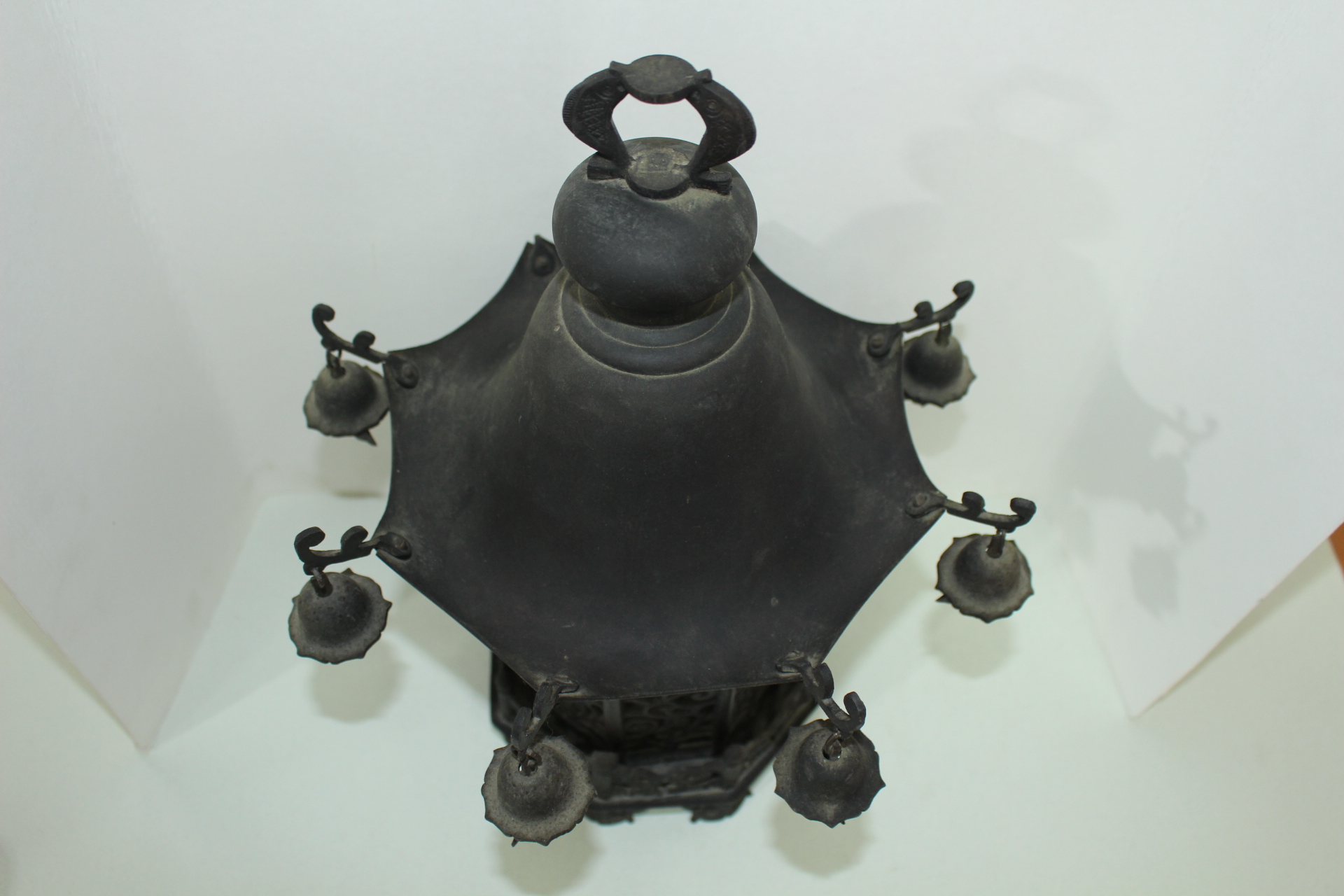 골동-묵직한 청동으로된 등