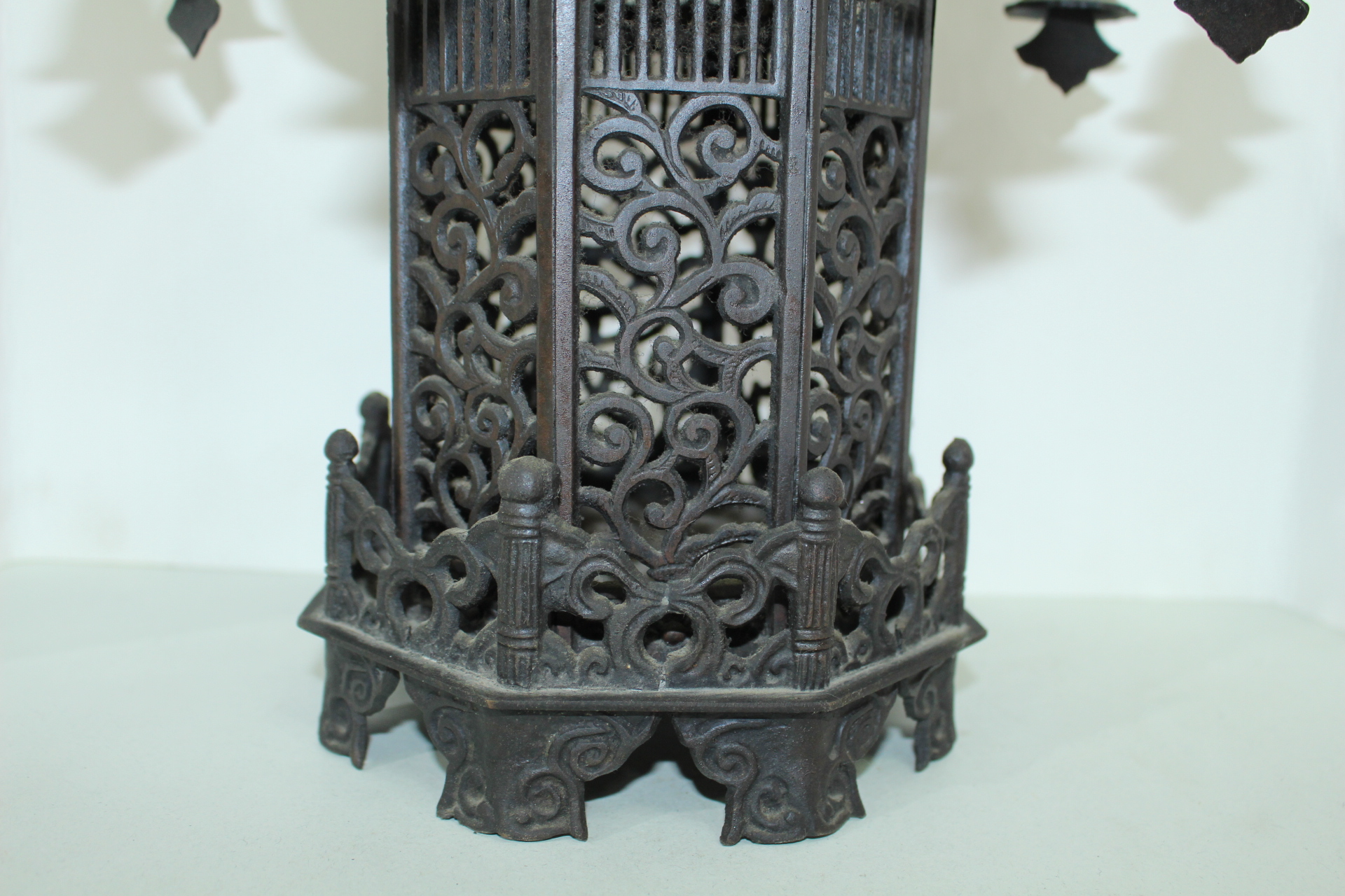 골동-묵직한 청동으로된 등