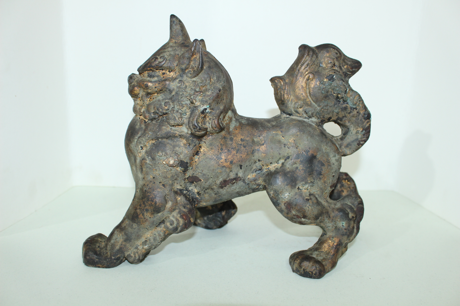 묵직한 무쇠로된 해태용 조각상