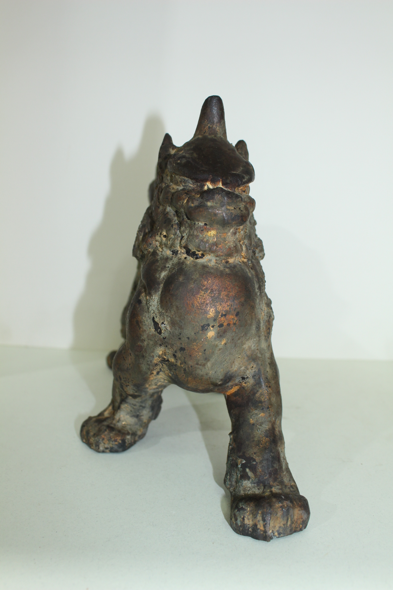 묵직한 무쇠로된 해태용 조각상