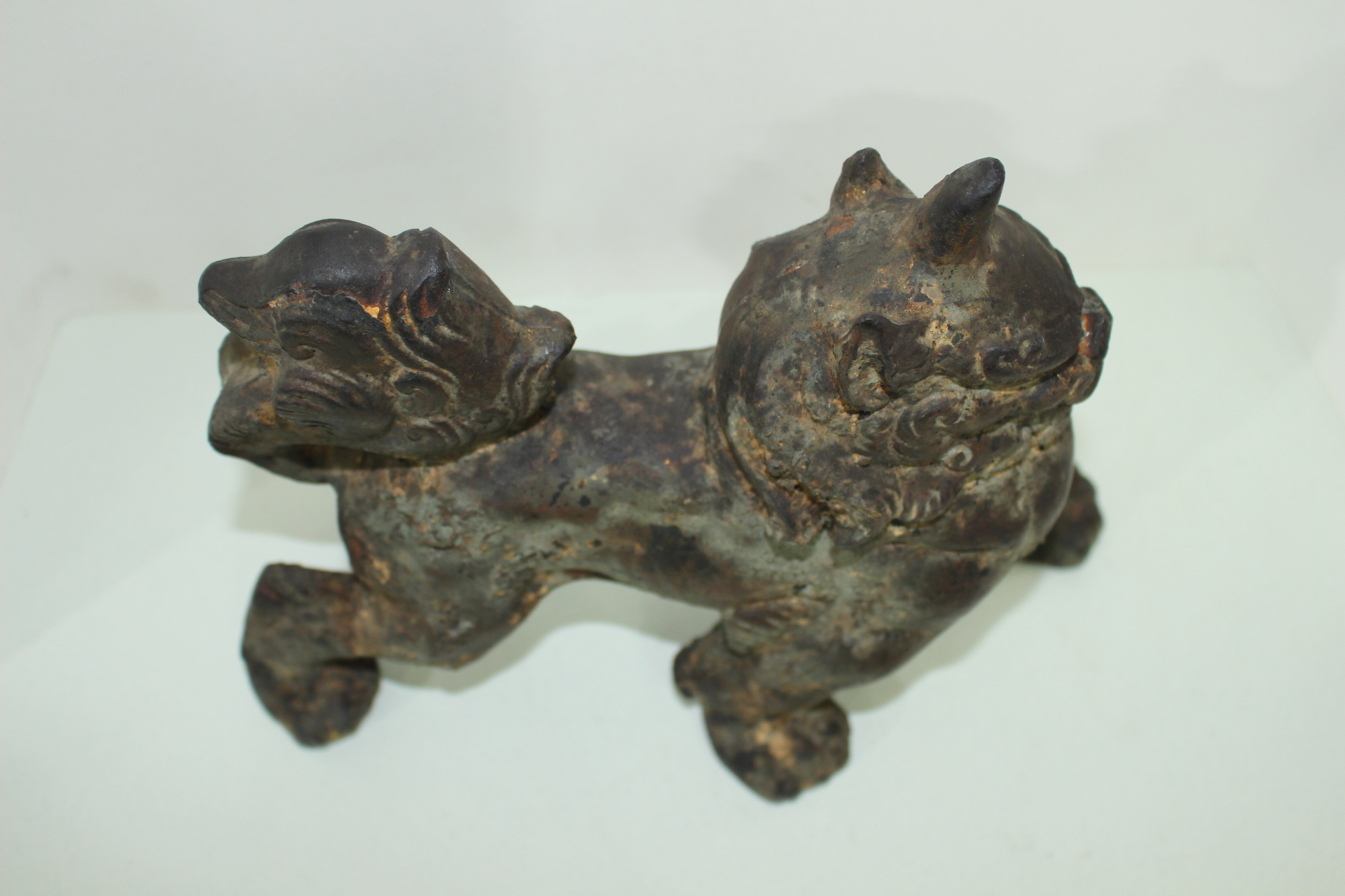 묵직한 무쇠로된 해태용 조각상