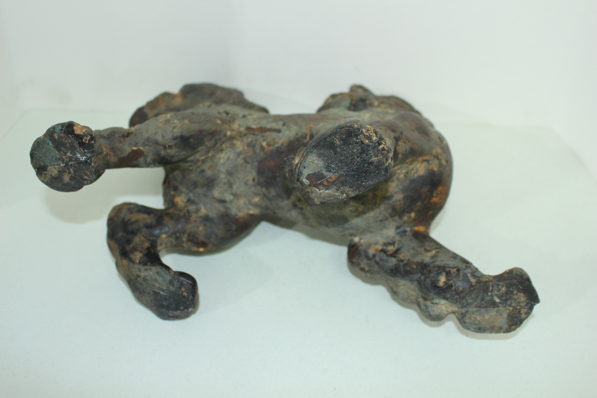 묵직한 무쇠로된 해태용 조각상