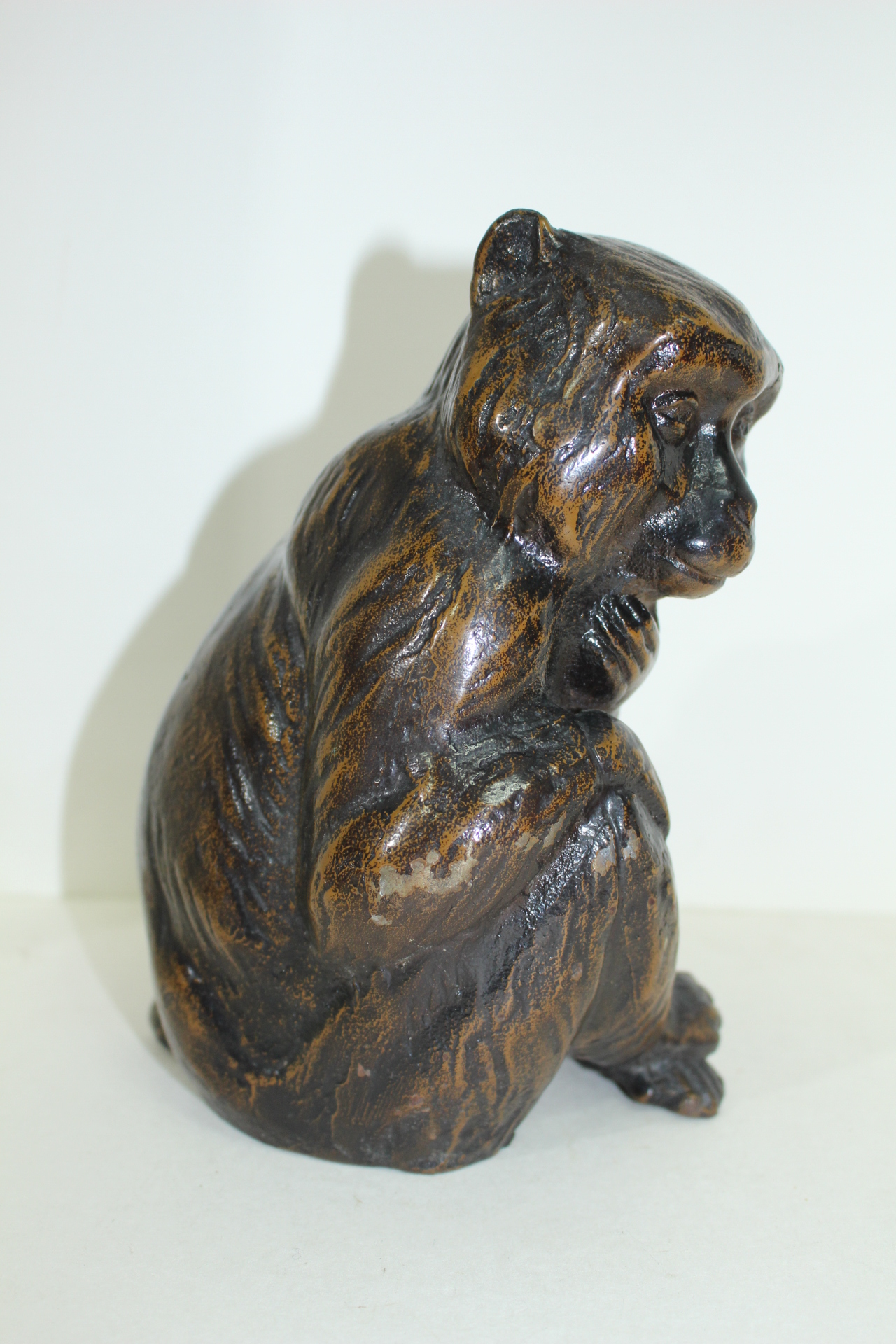 아주묵직한 무쇠로된 원숭이 조각상