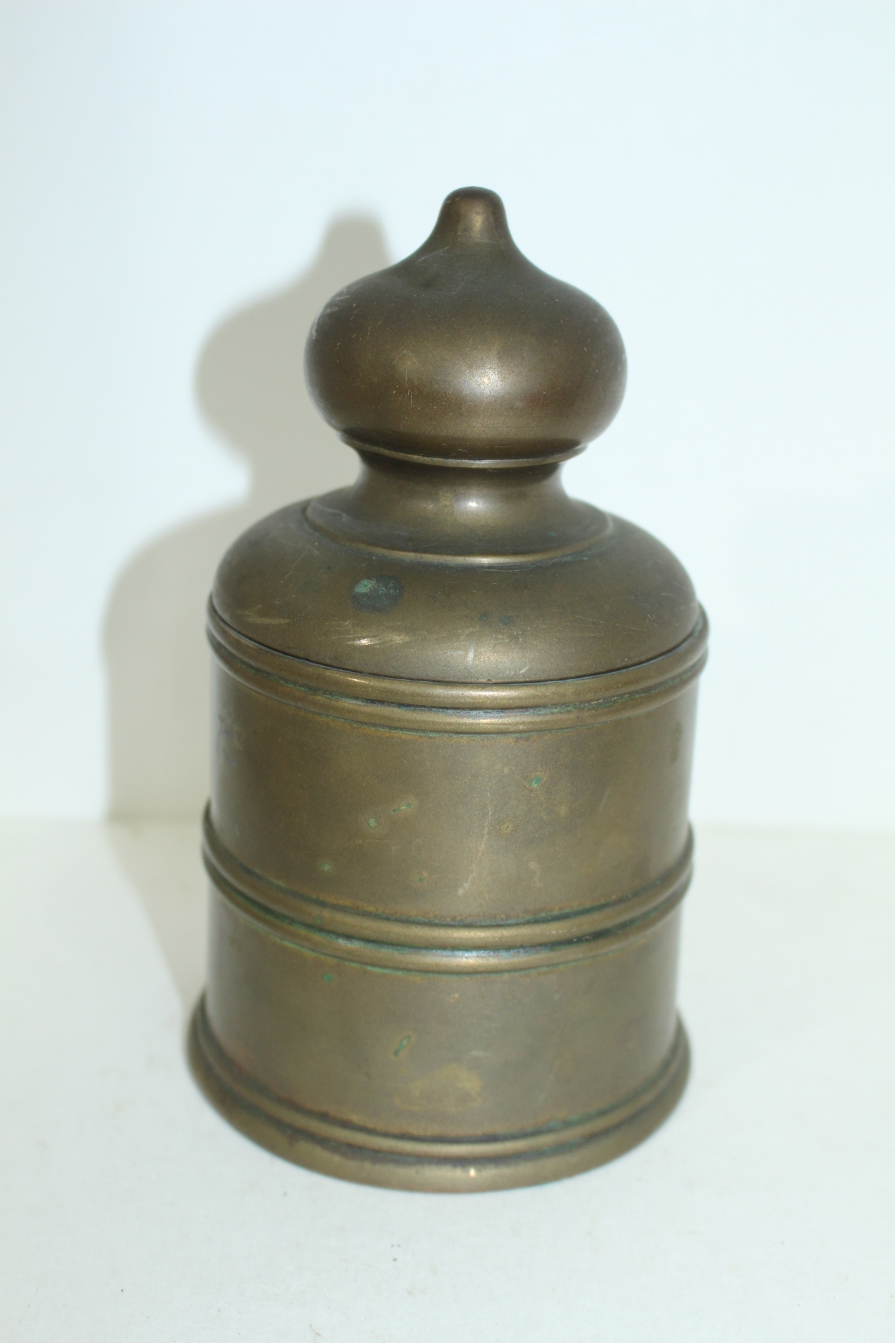 연대가좋은 청동으로된 차통