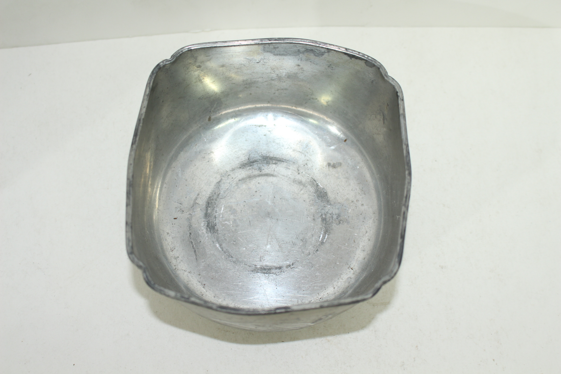 주석으로된 조화문 사각퇴수기