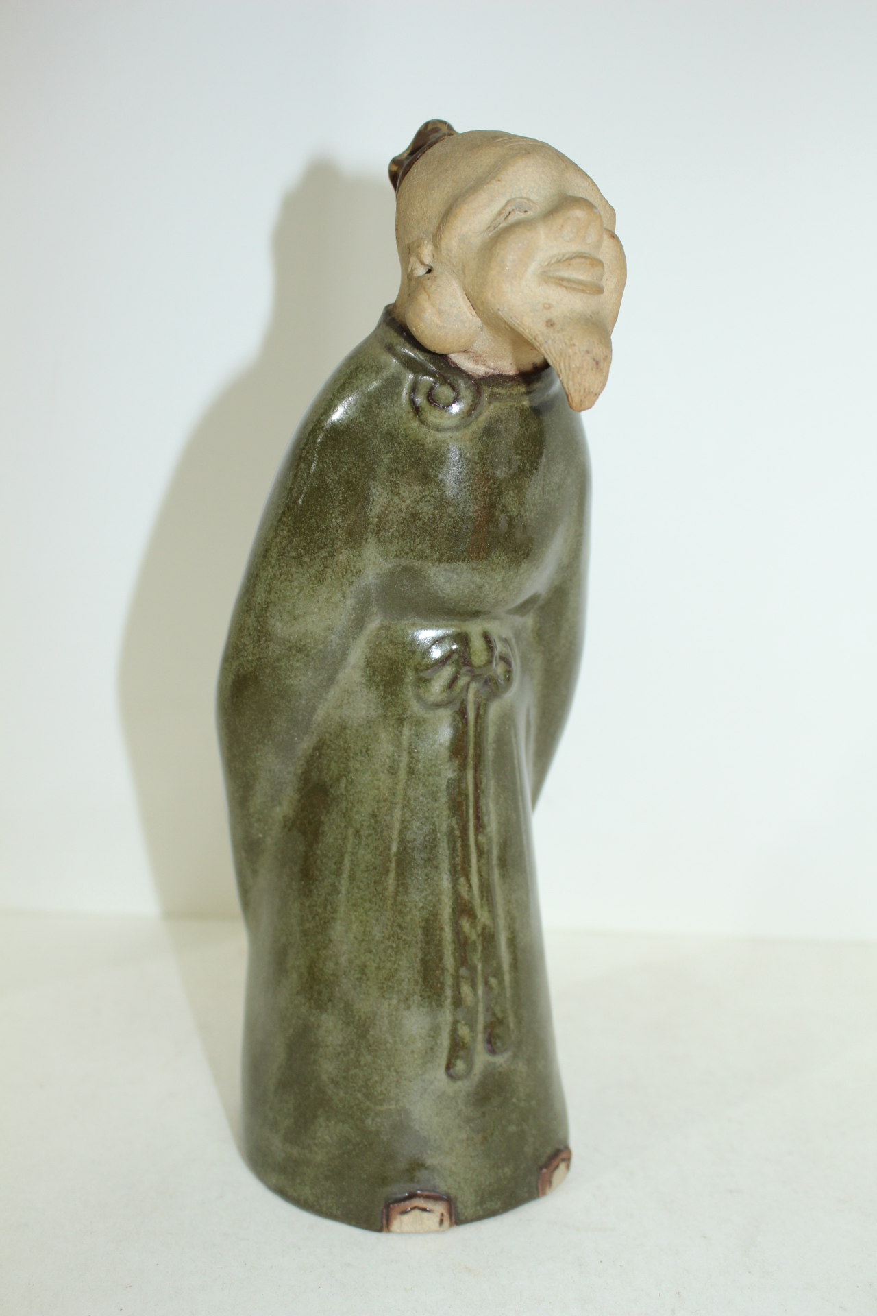 청자 노인 조각상