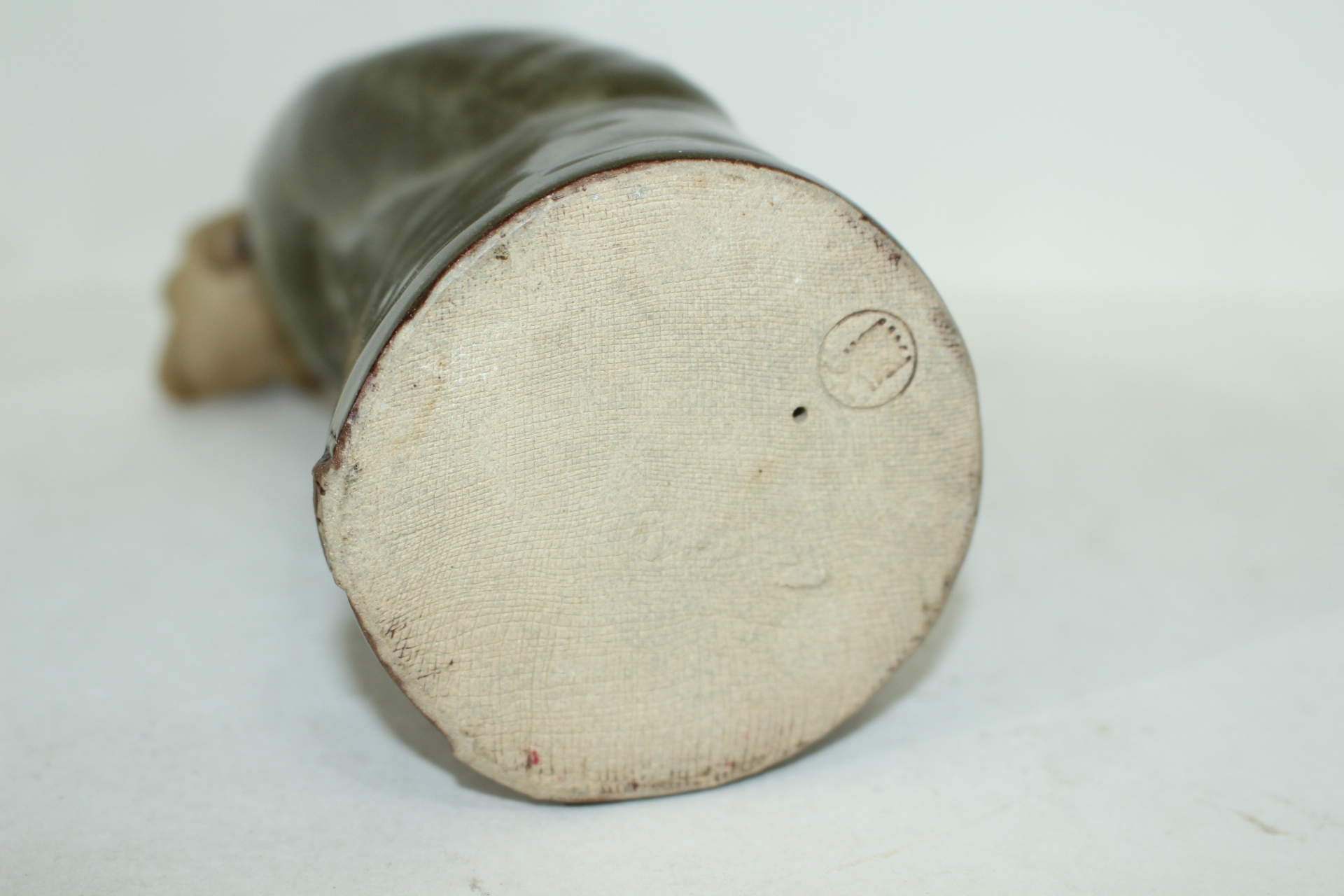 청자 노인 조각상