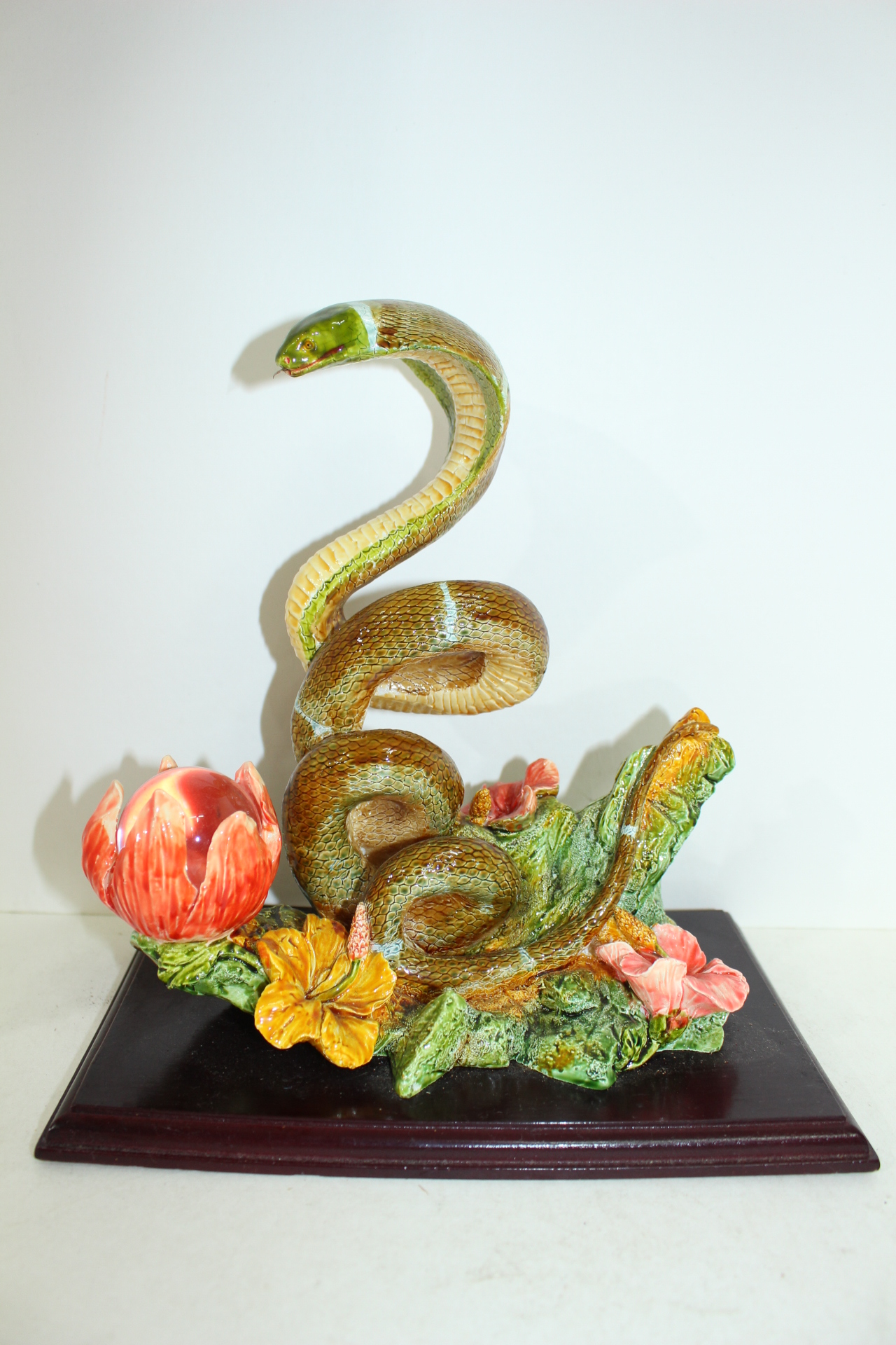 청자 코브라 뱀 조각상