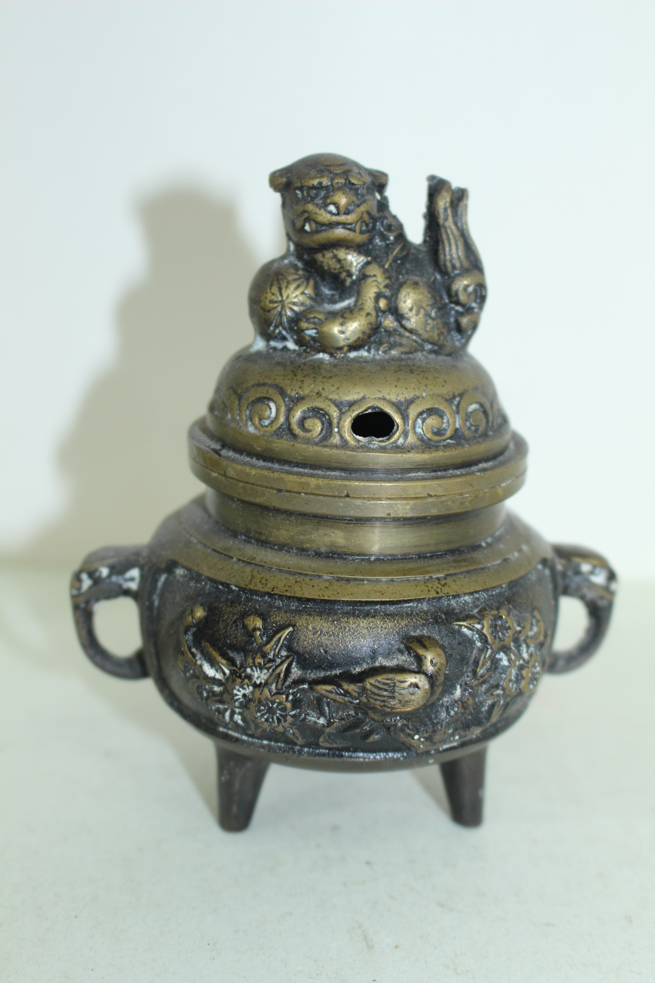묵직한 청동으로된 해태용이귀삼족향로