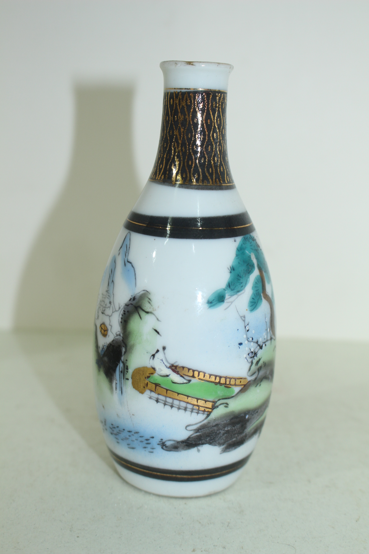 연대가좋은 구다니 철화백자 산수문 주병