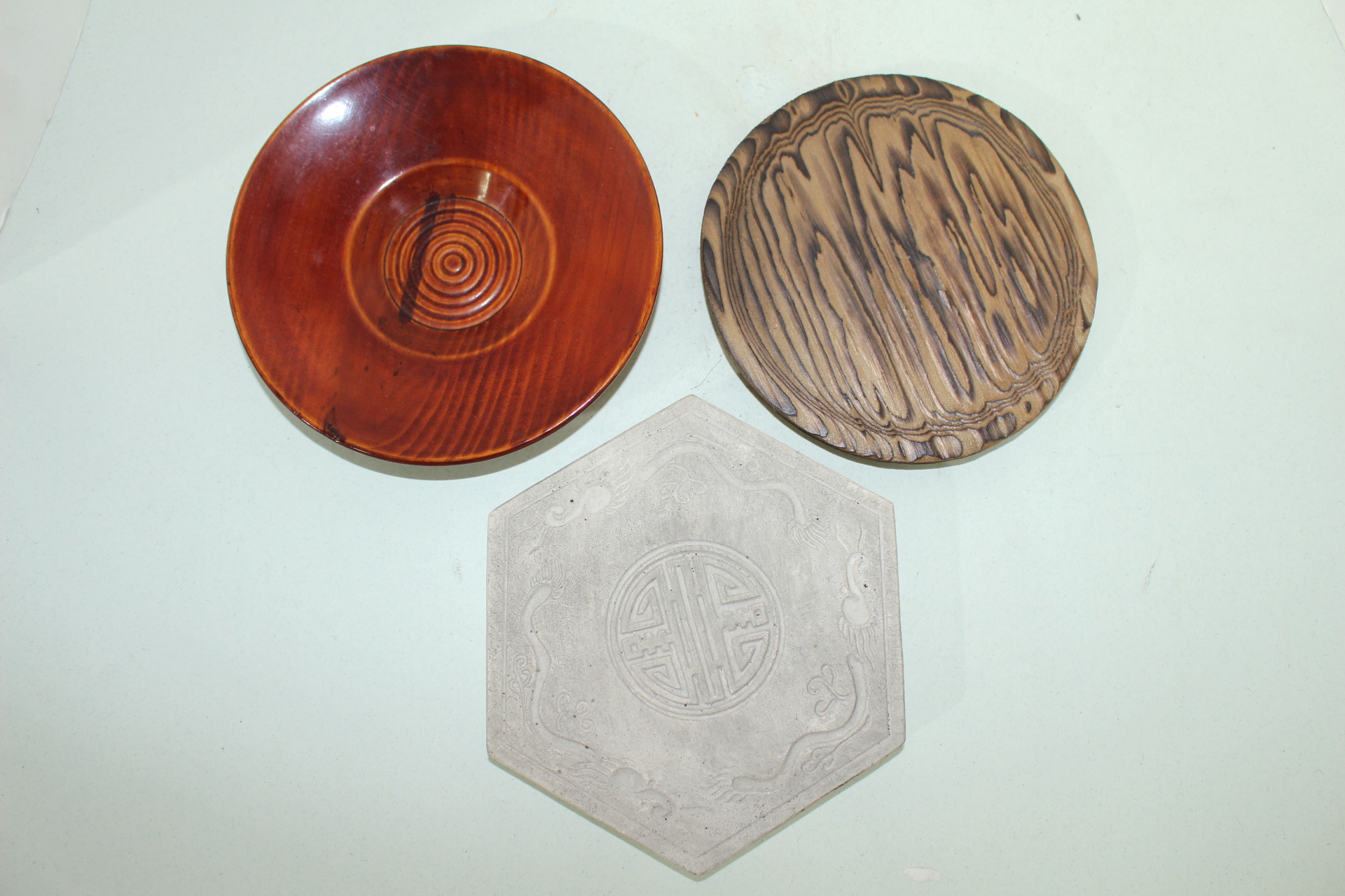 도자기재질의 육각받침과 나무로된 차반2점