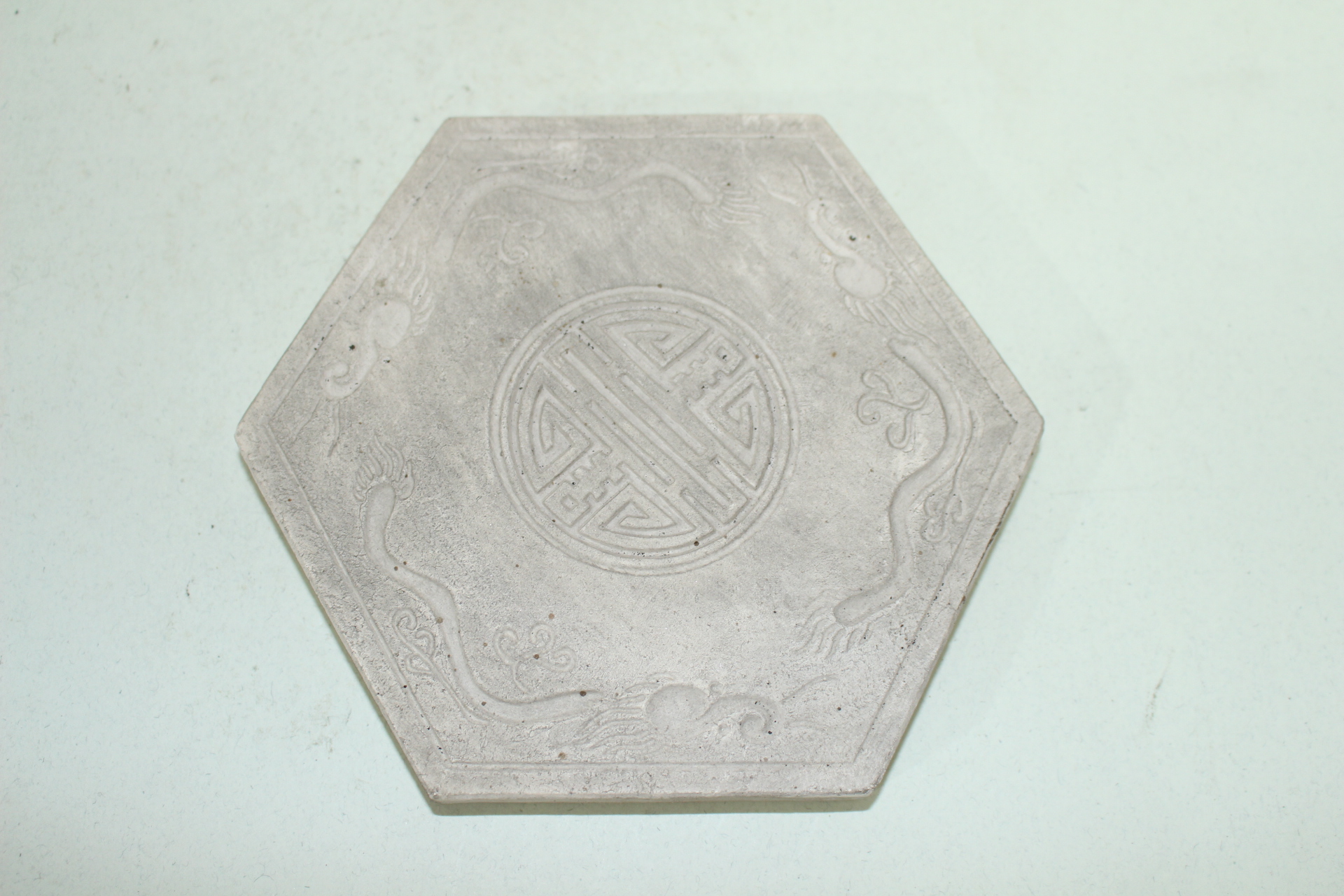 도자기재질의 육각받침과 나무로된 차반2점