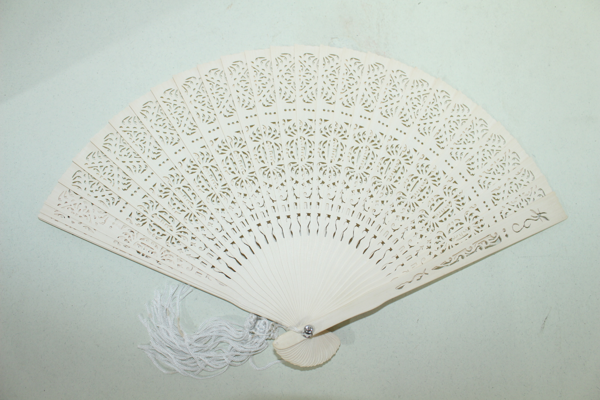 상태가 아주좋은 나무로된 부채2점