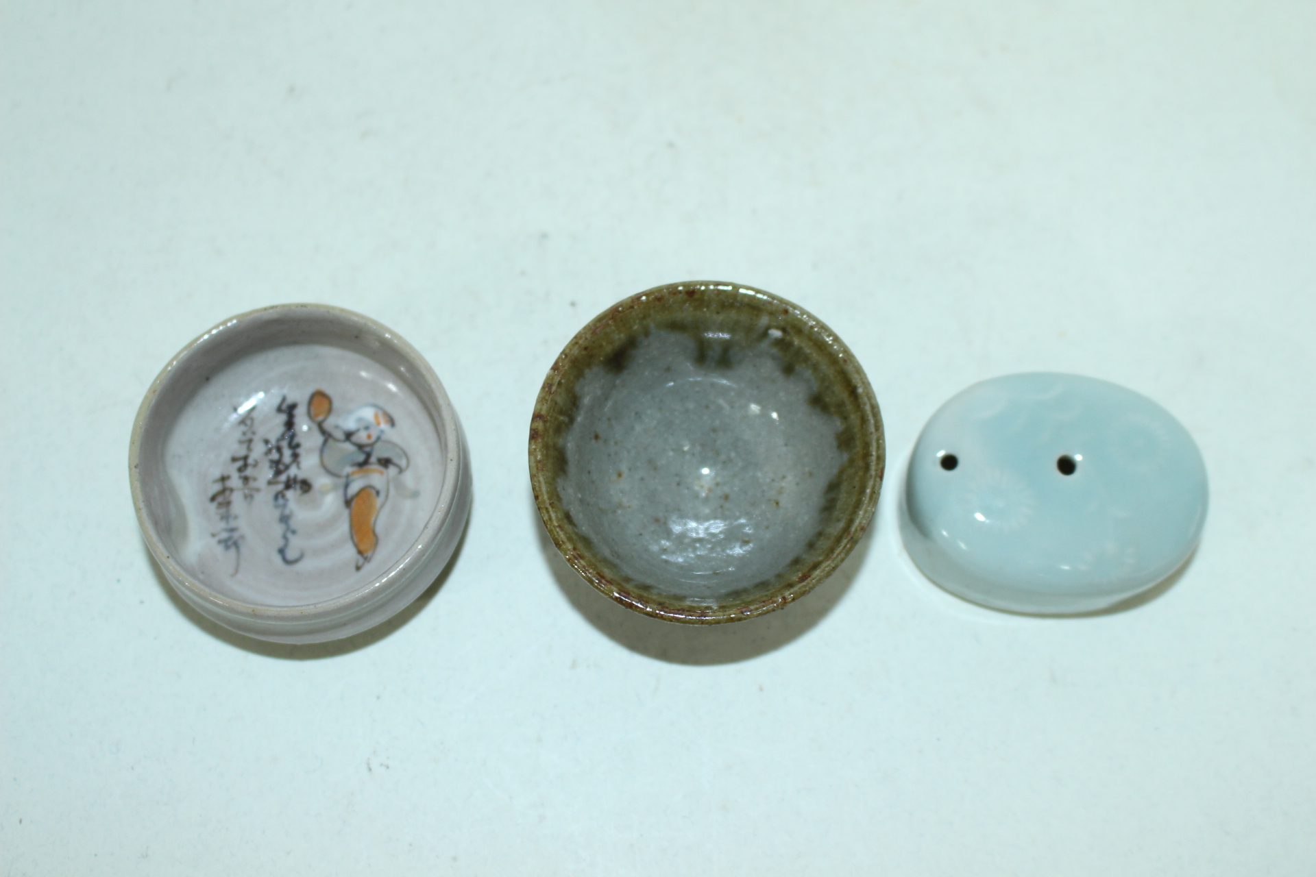 청자 잔2점과 연적 1점