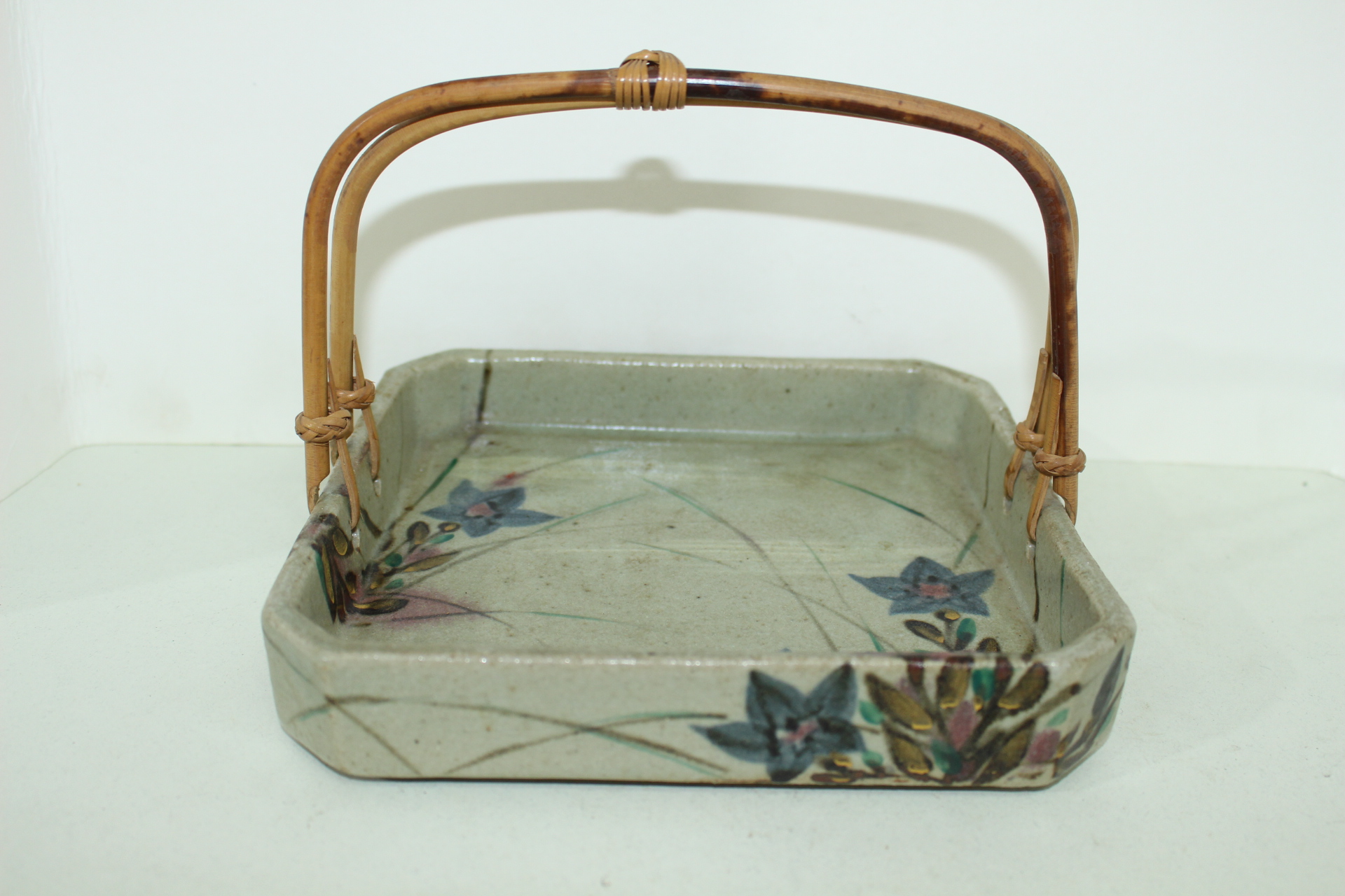 대형크기의 청자철화화문 사각완