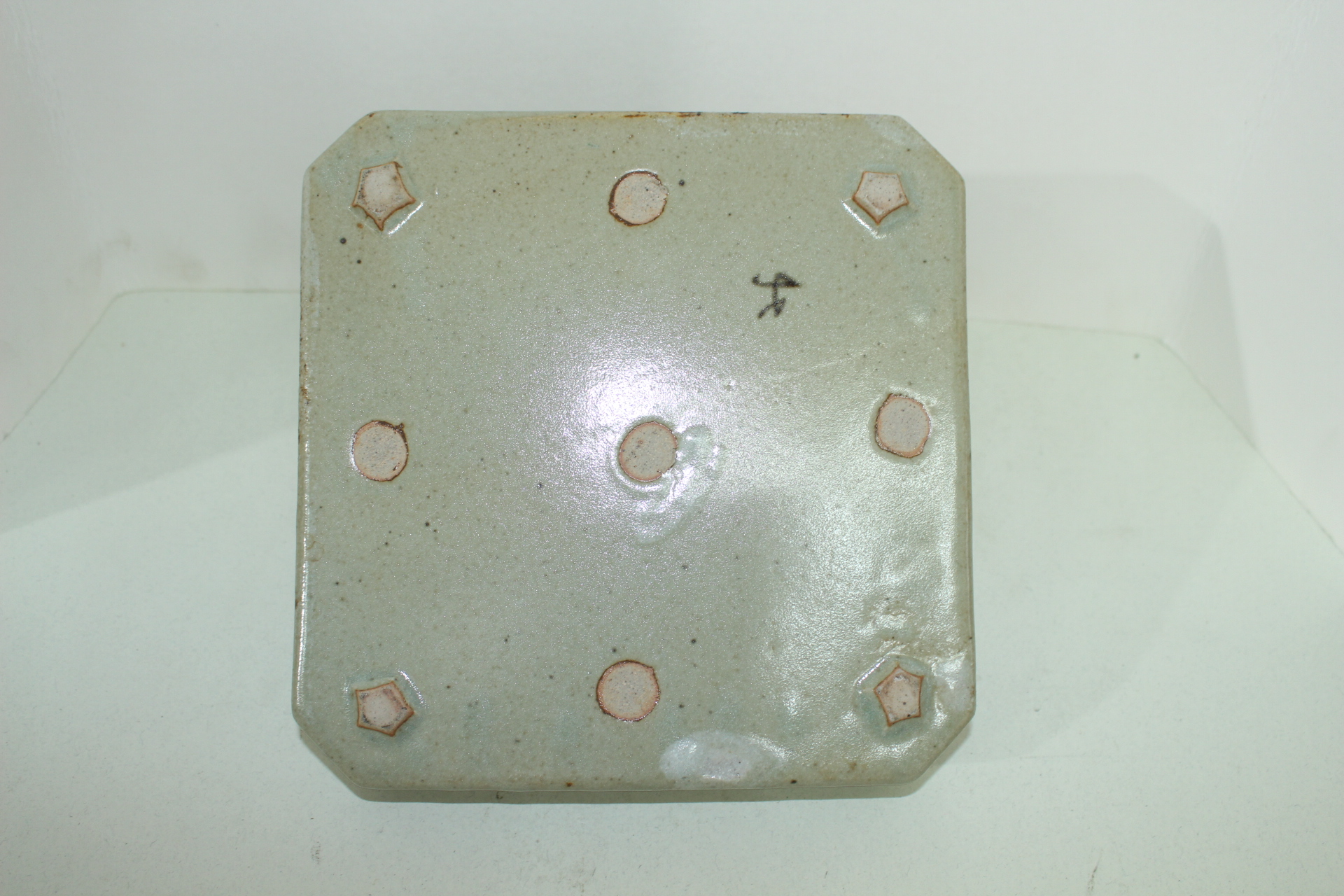 대형크기의 청자철화화문 사각완