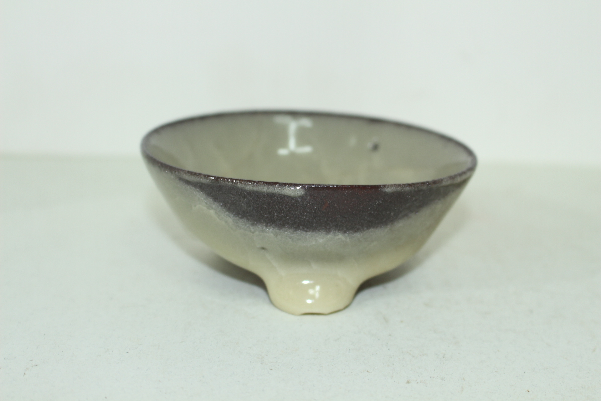 두꺼운 빙유가 시유된 청자자완