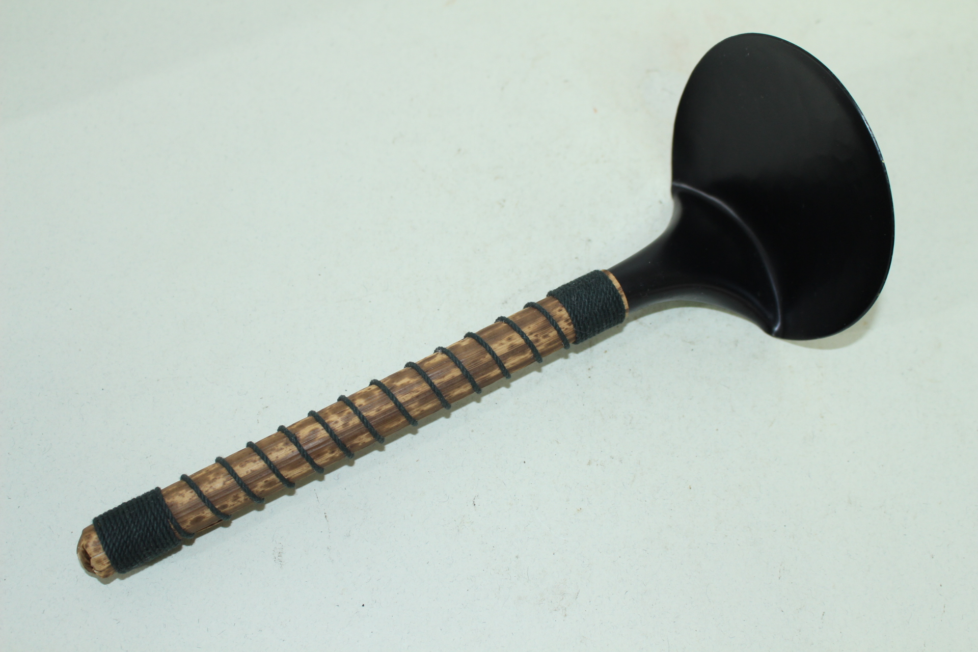 청동으로된 미사용 국자