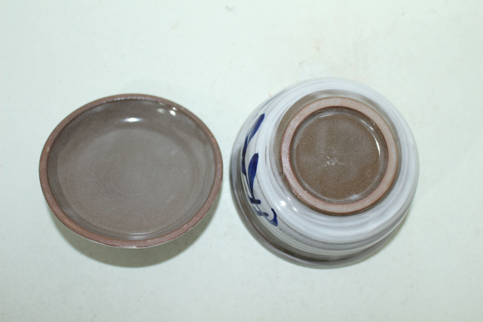 청자 귀얄초화문 합