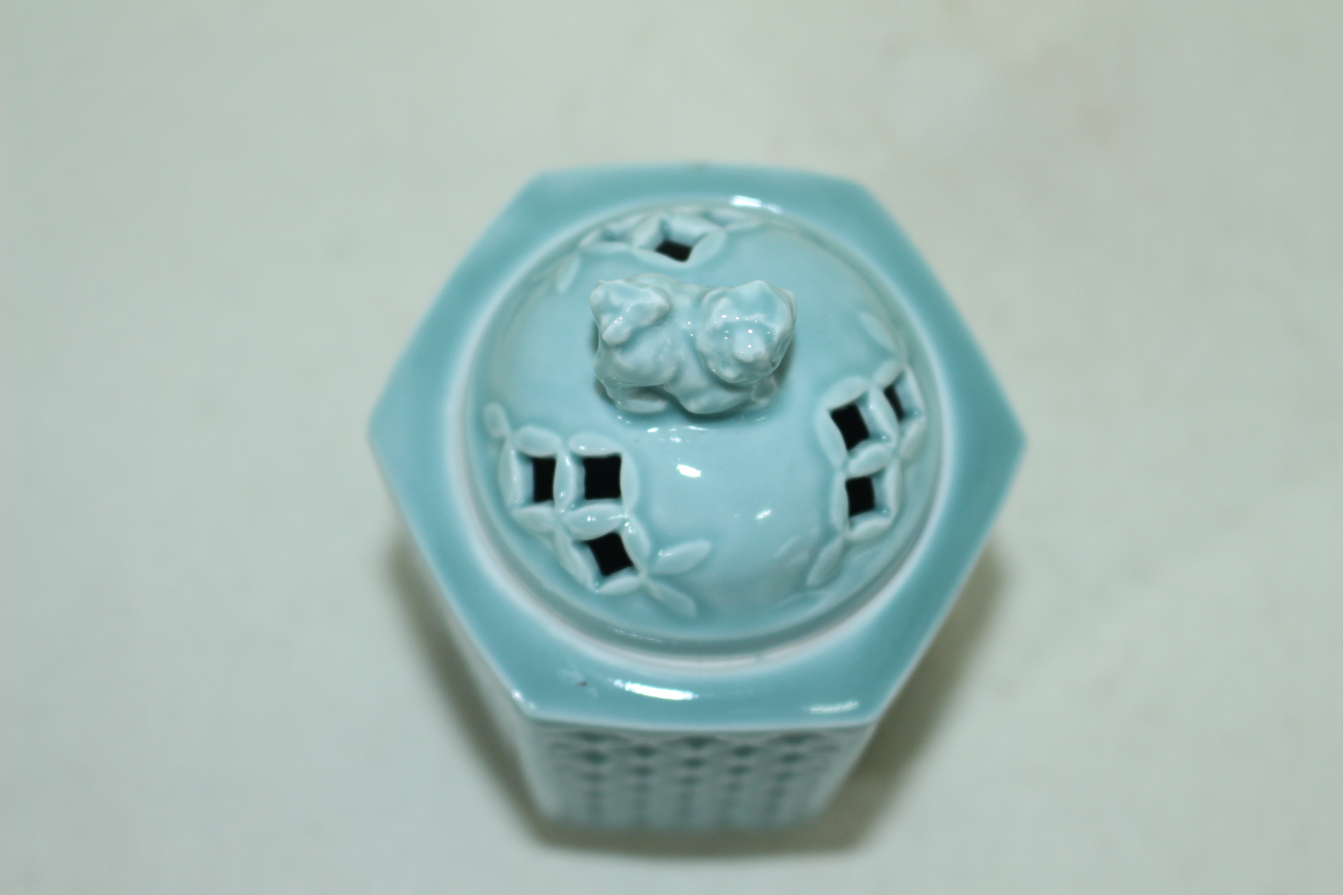 청자 멘도리각진 해태용향로