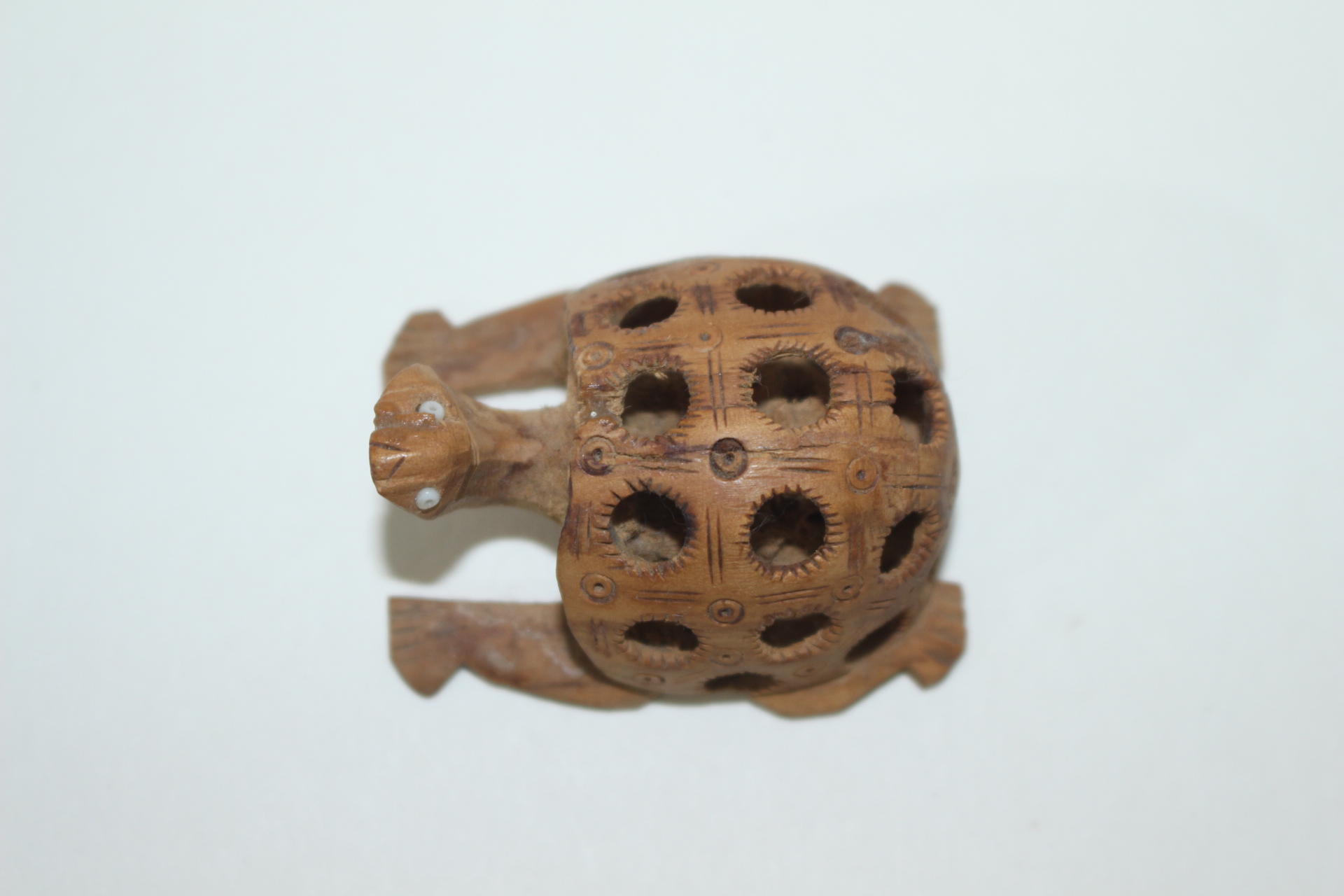 아주귀한 향단목나무로 조각된 거북이 조각상