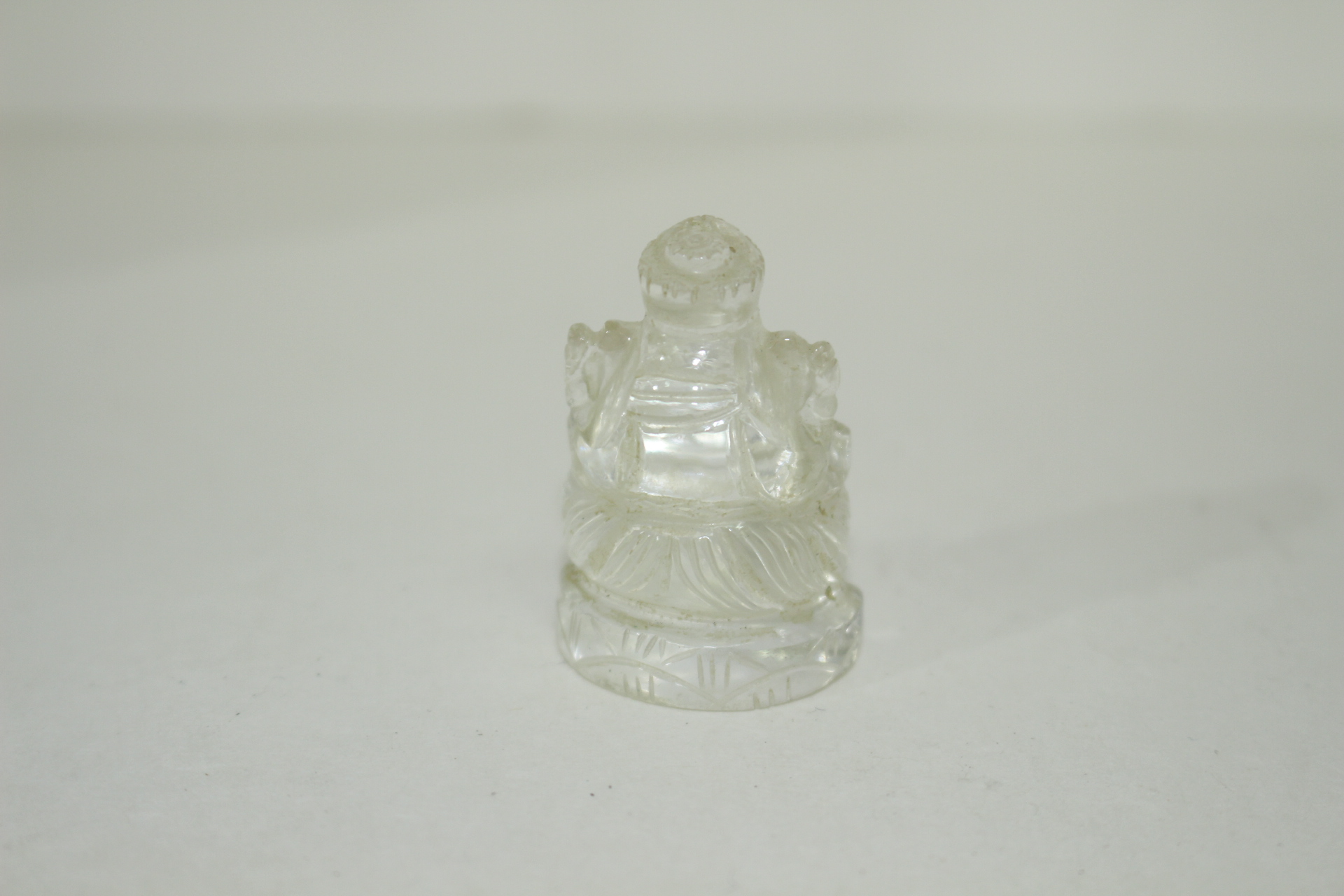 수정원석으로 조각된 코끼리신 조각