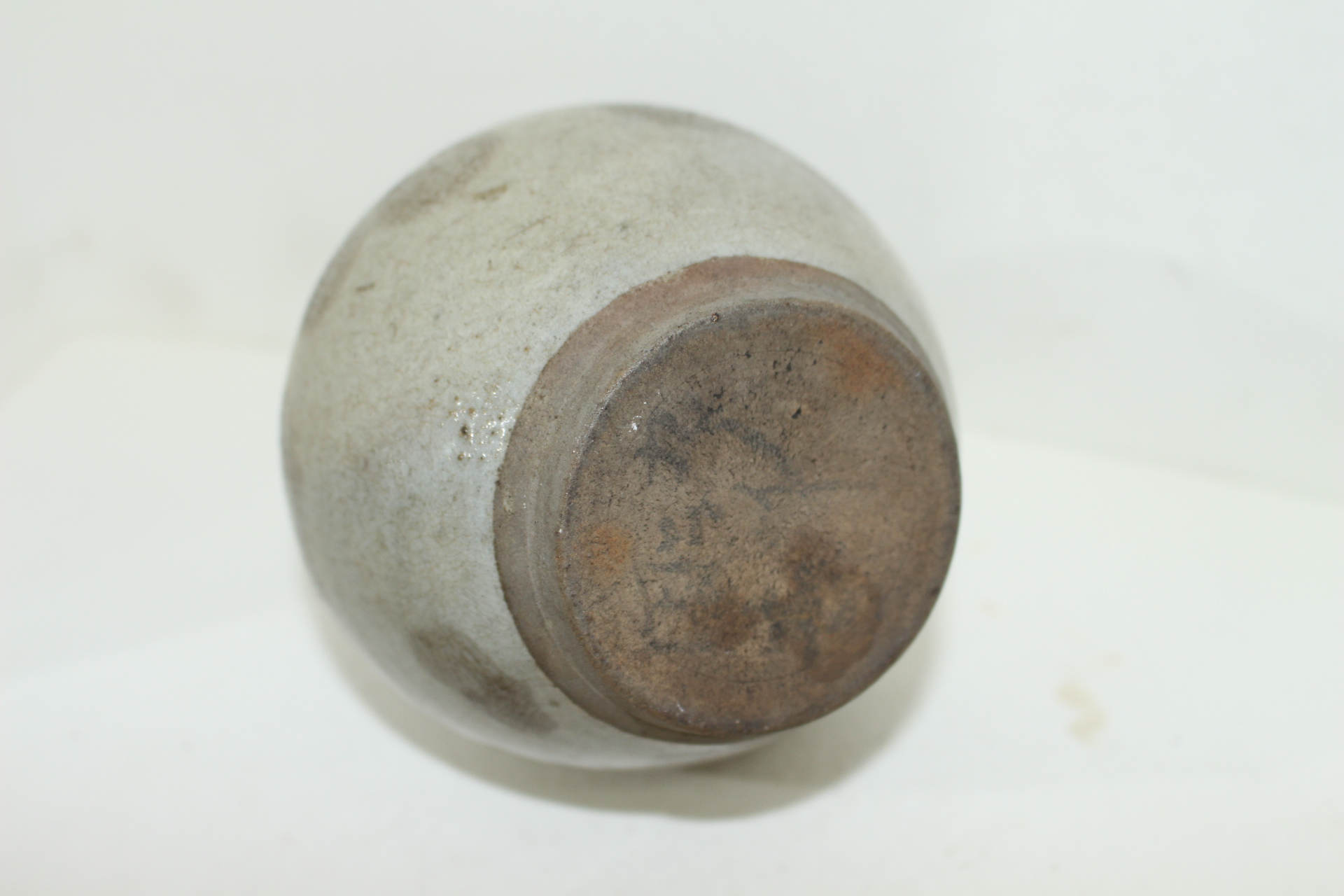 연대가좋은 백자 주병