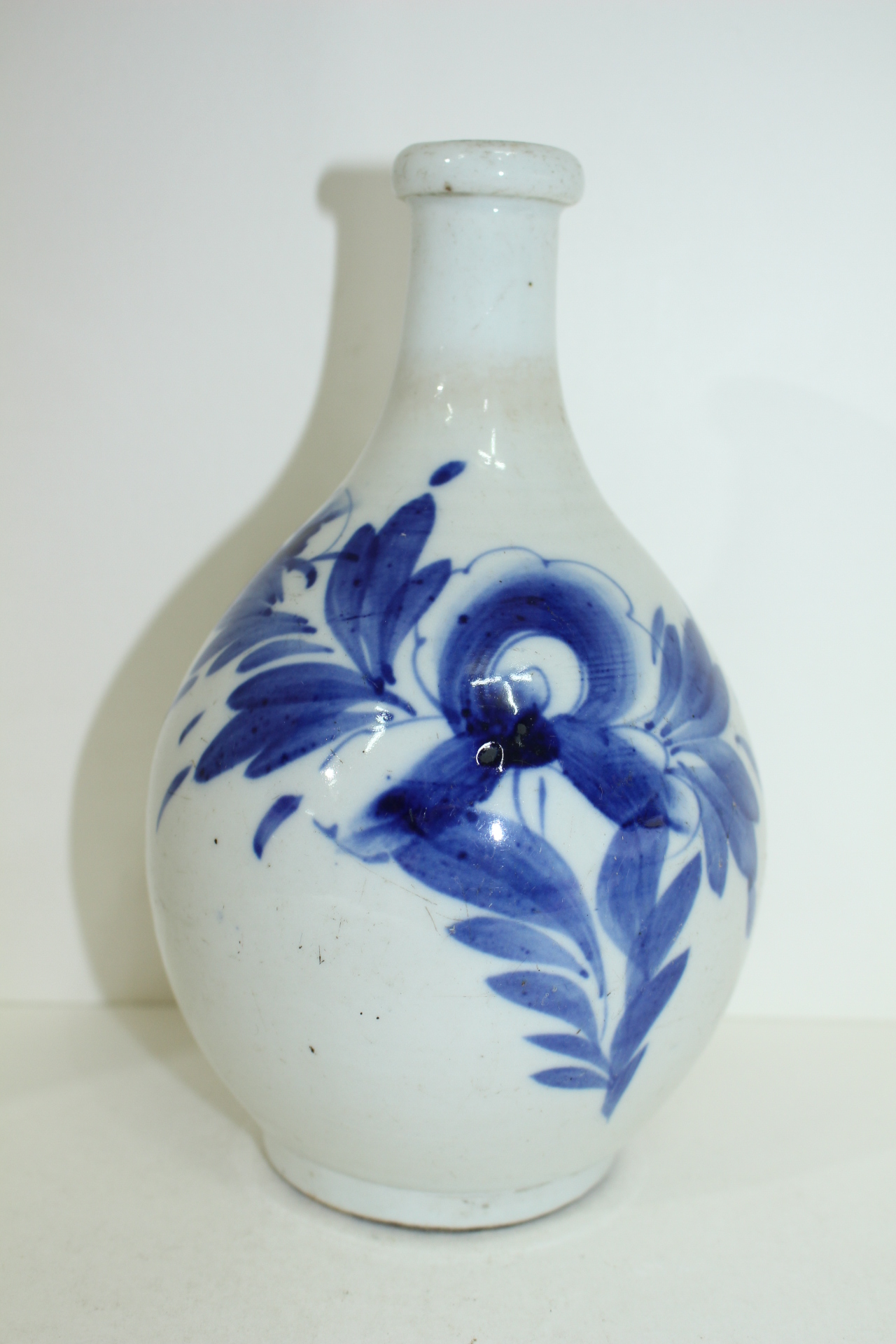 연대가좋은 청화백자 목단주병