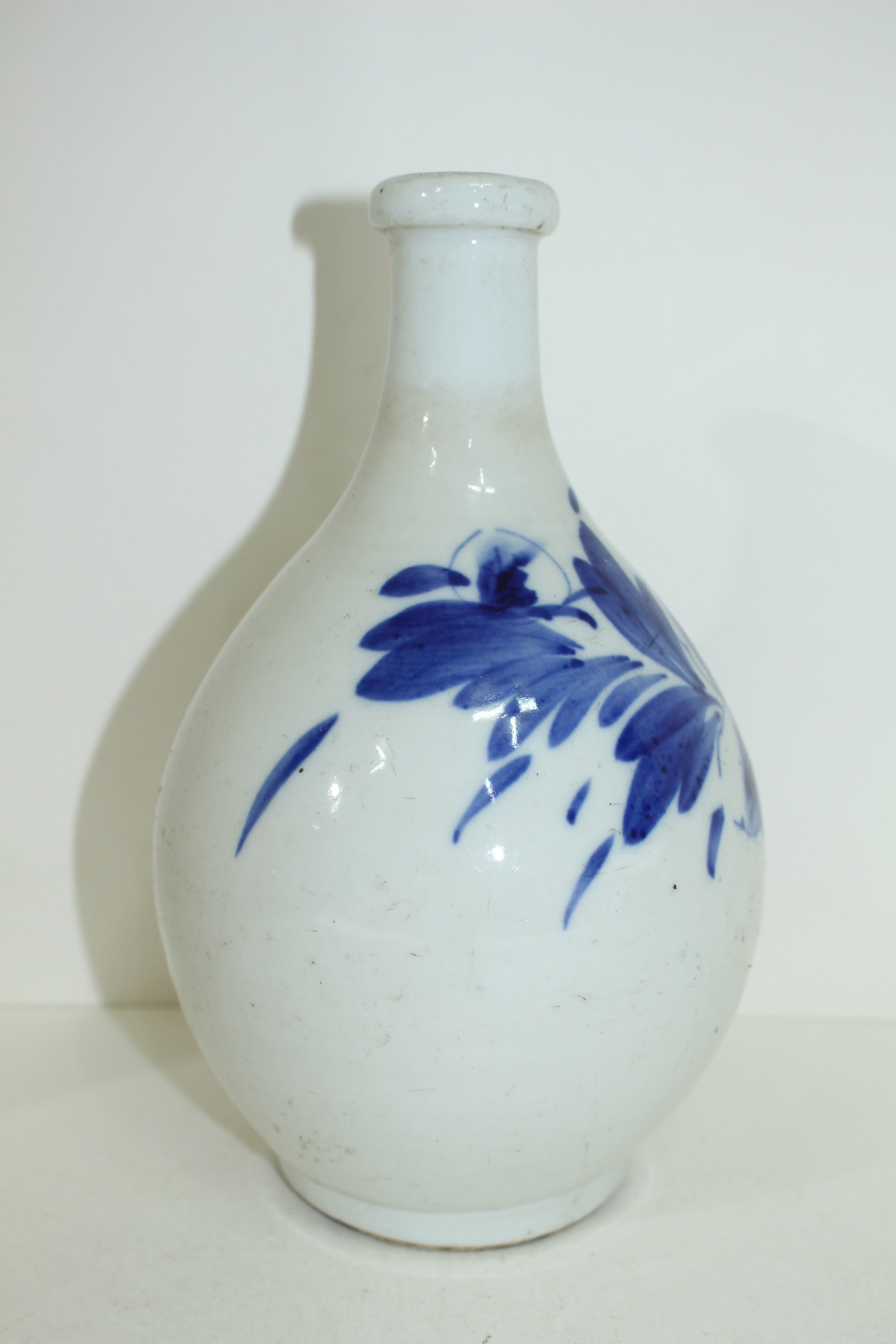 연대가좋은 청화백자 목단주병