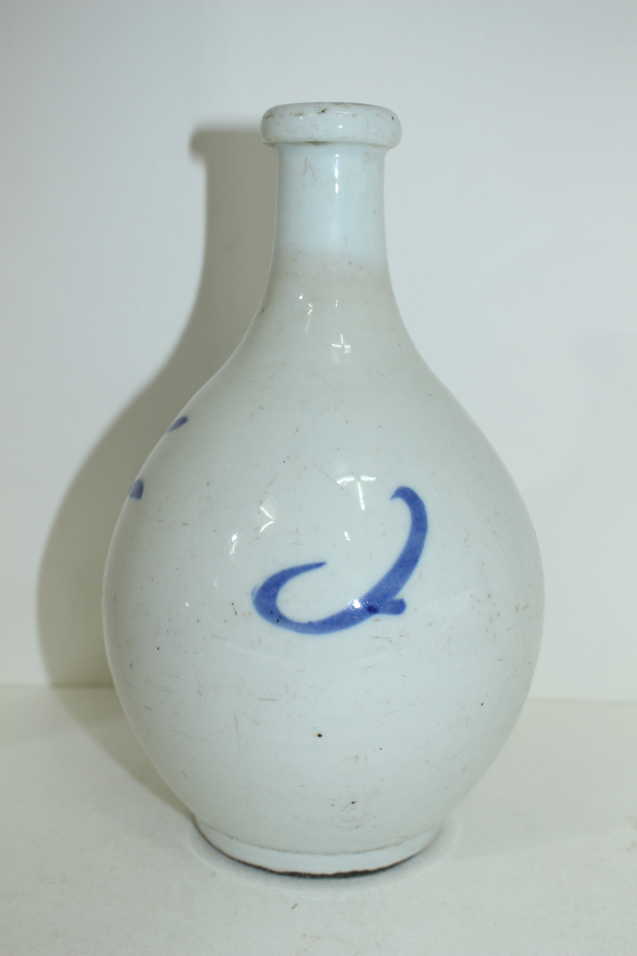 연대가좋은 청화백자 목단주병