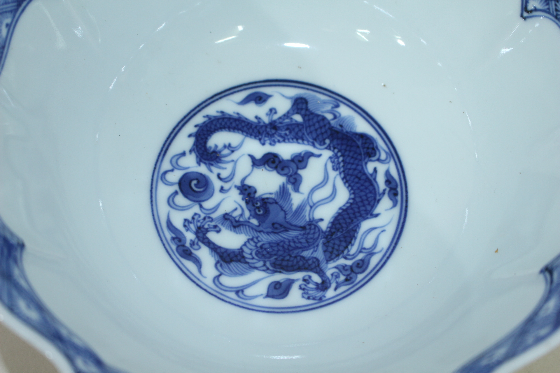 연대가좋은 고이마리 청화백자철화용화문 화형대완