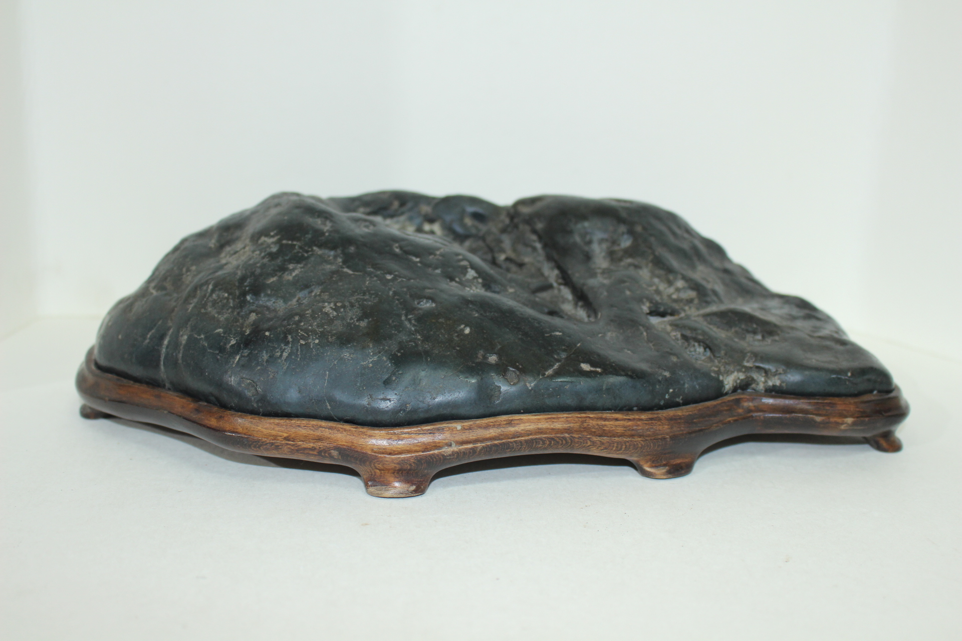 검은오석 봉우리산수 수석