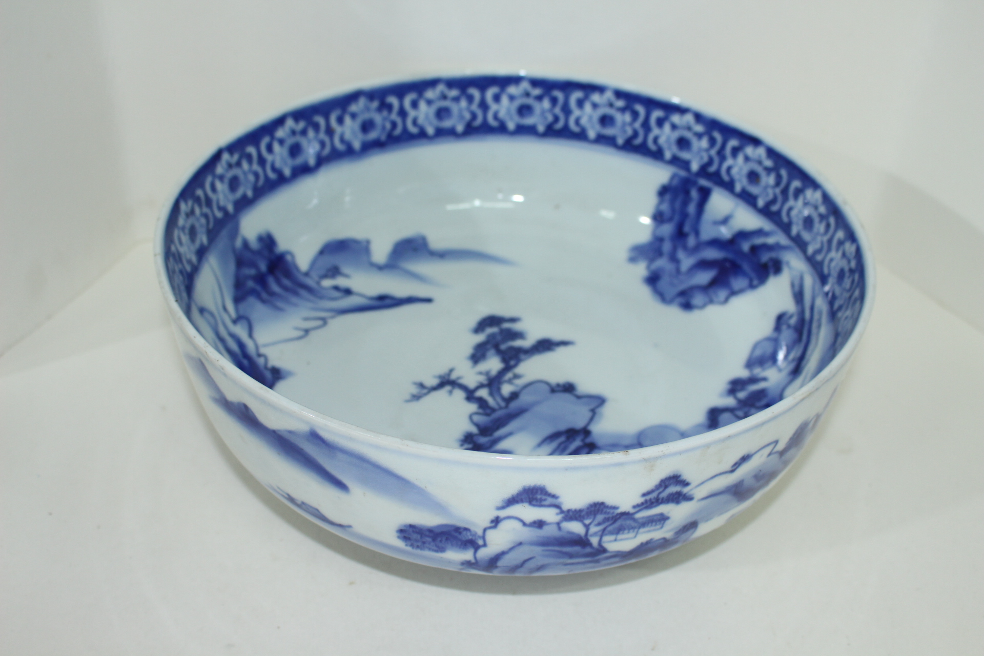 100년이상된 청화백자 산수문 대완