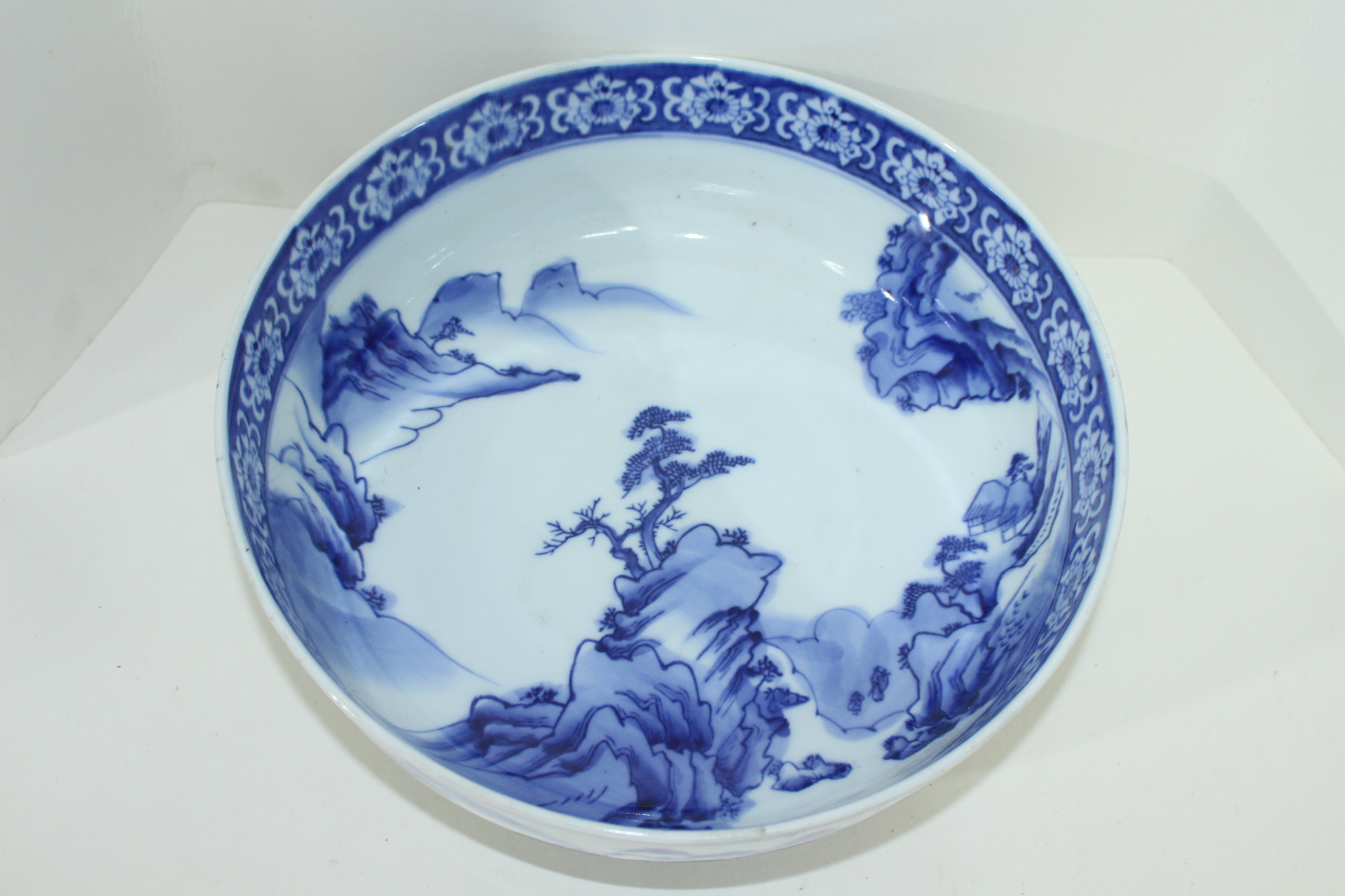 100년이상된 청화백자 산수문 대완