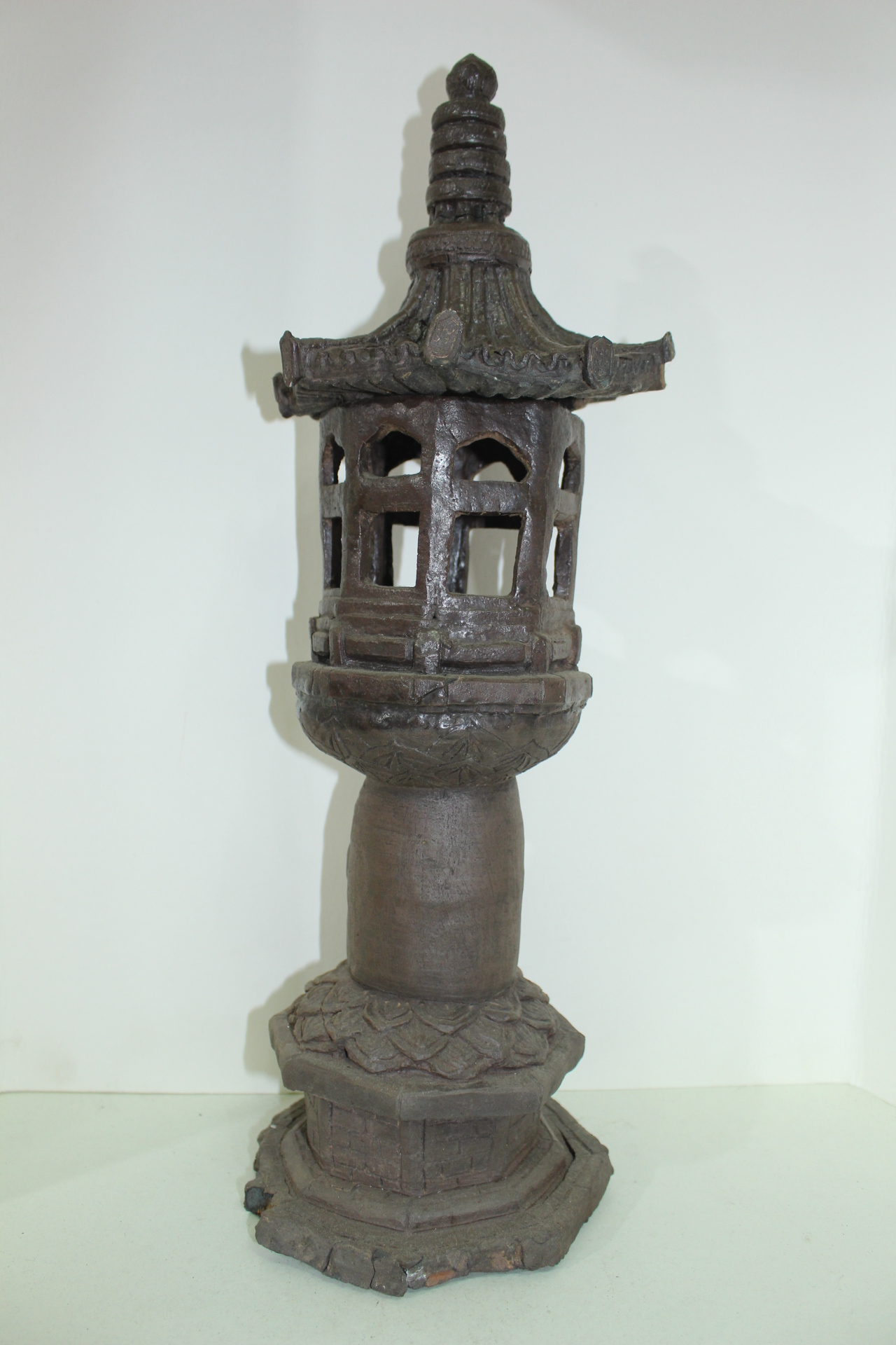 옹기로된 대형크기의 옹기등 탑